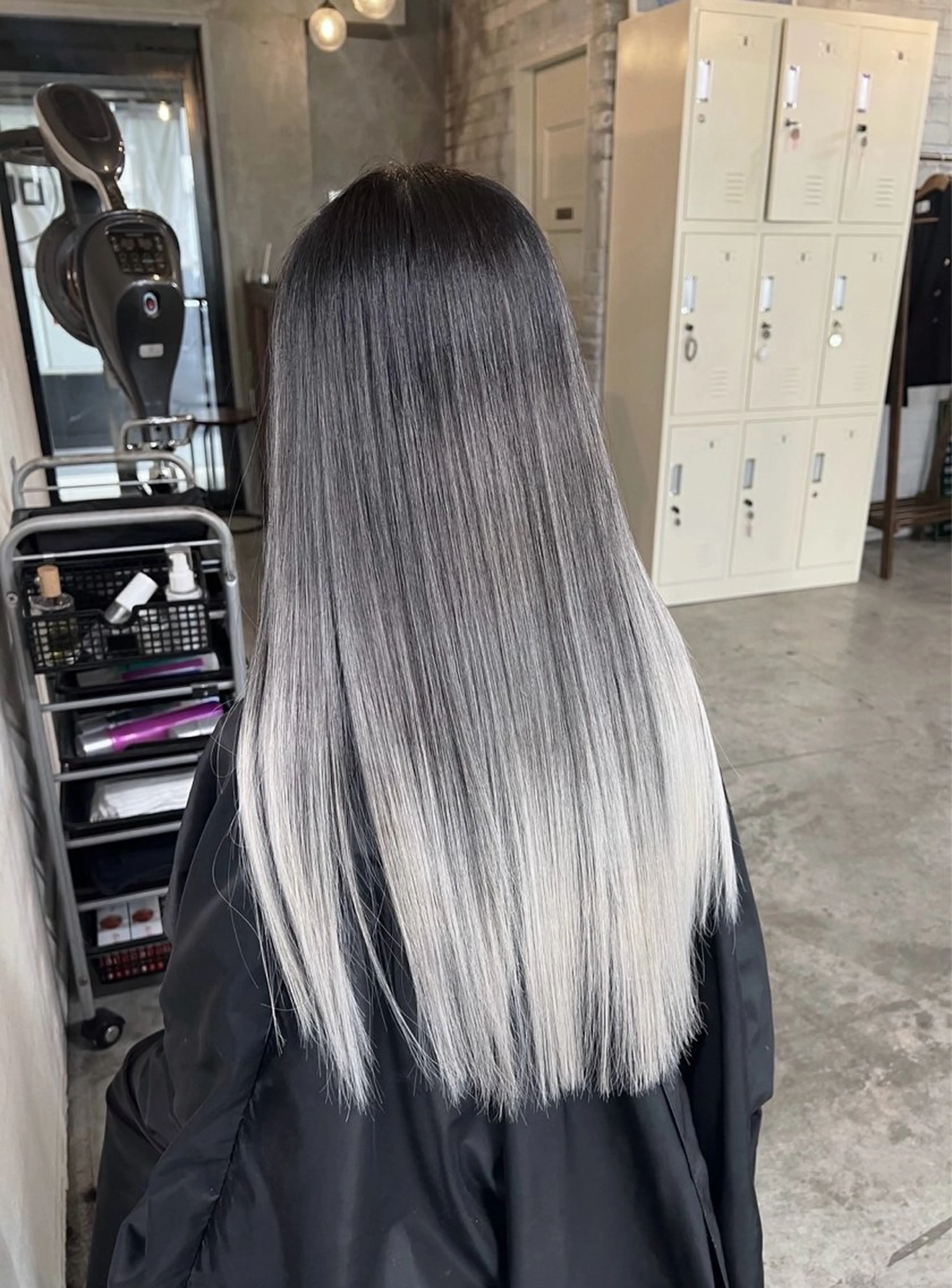 ロング カラー バレイヤージュ シルバー ホワイトシルバー レイヤーカット ヘアカラー トリートメント ROBIN所属・指名数No.1 /NAOYAのヘアスタイル