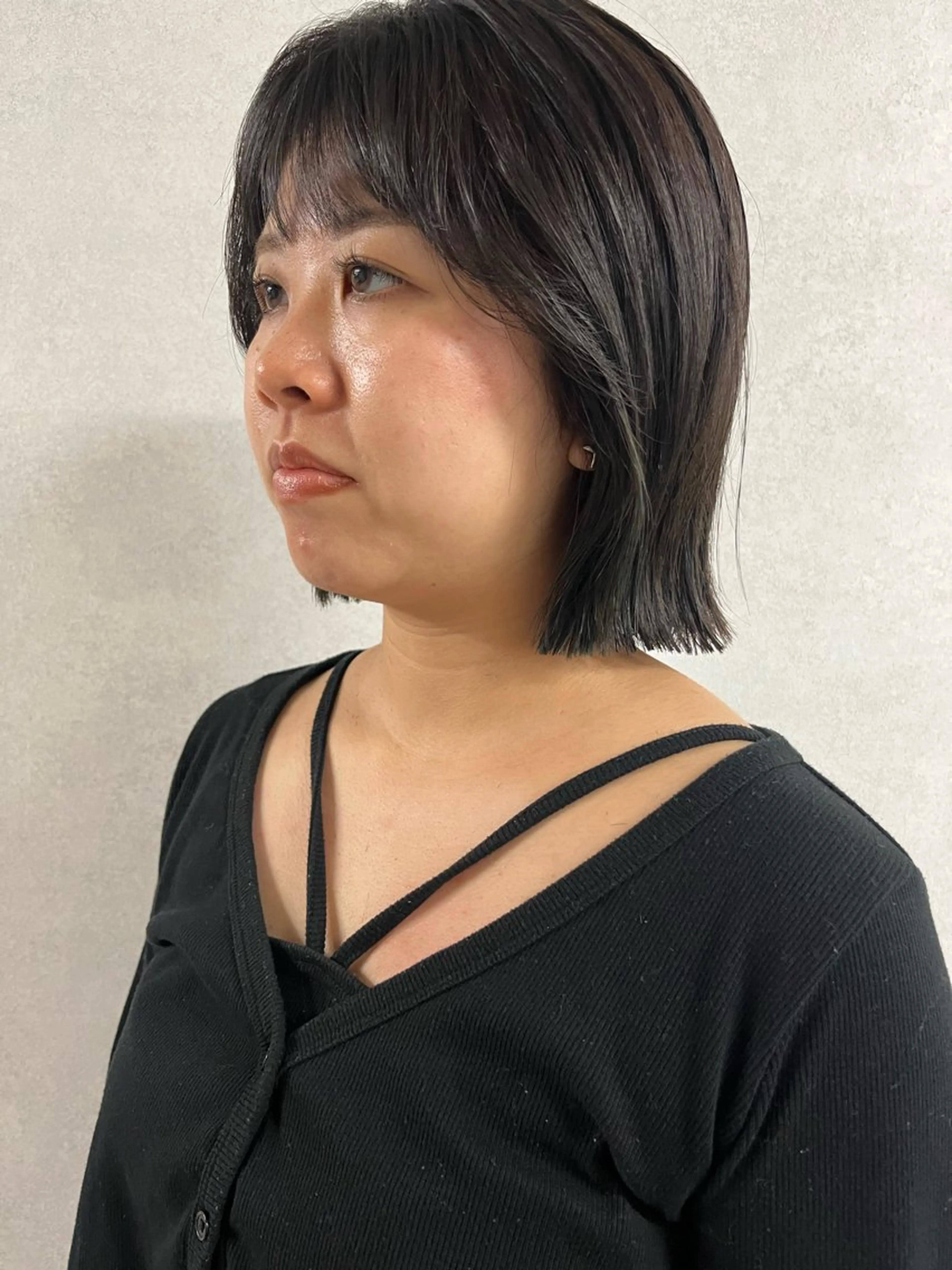 ミディアム カラー 切りっぱなしボブ ブラウンカラー オリーブブラウン ボブ anon Loemのヘアスタイル