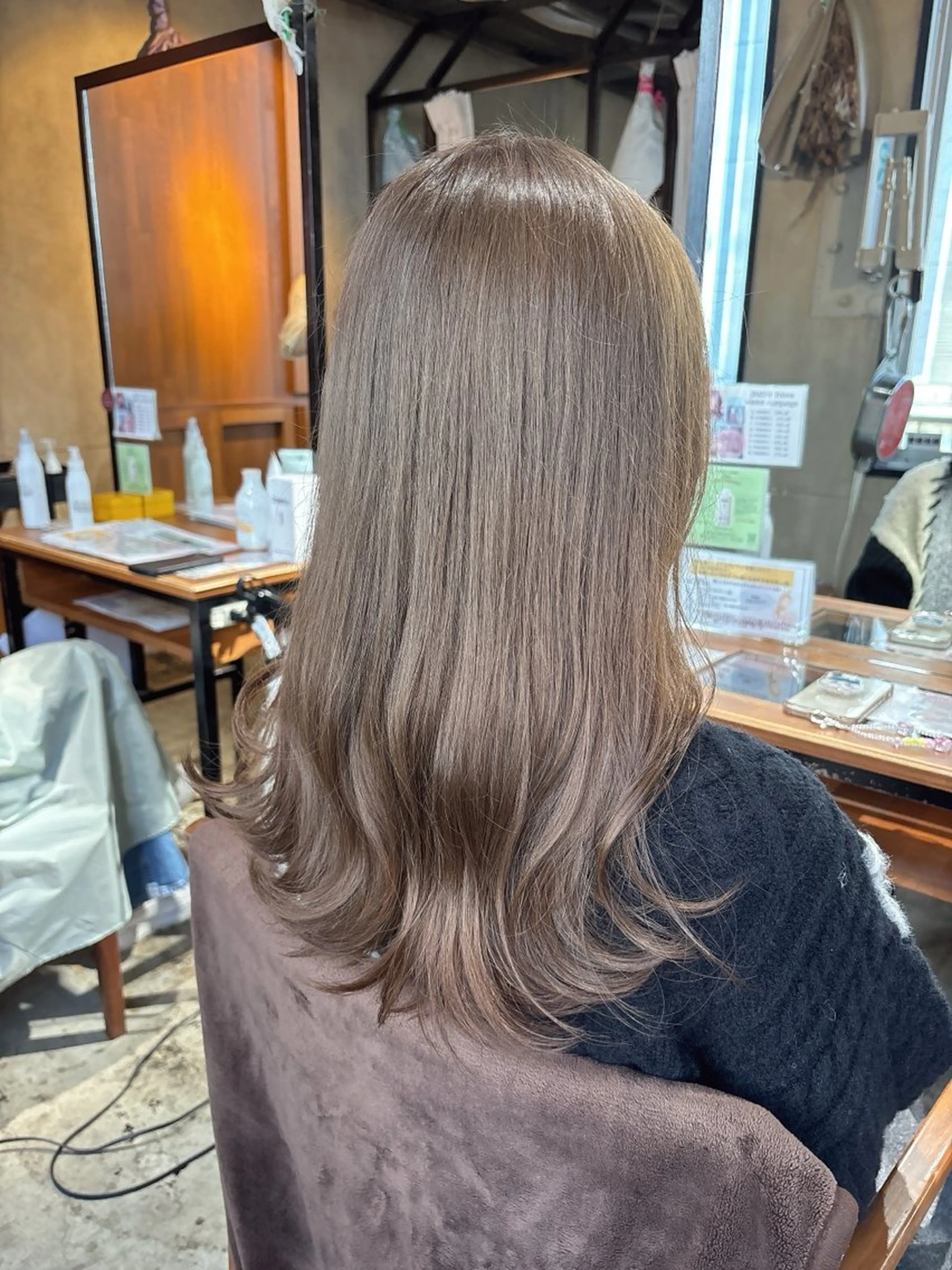 セミロング カラー 梅田美容室 山崎海波のヘアスタイル