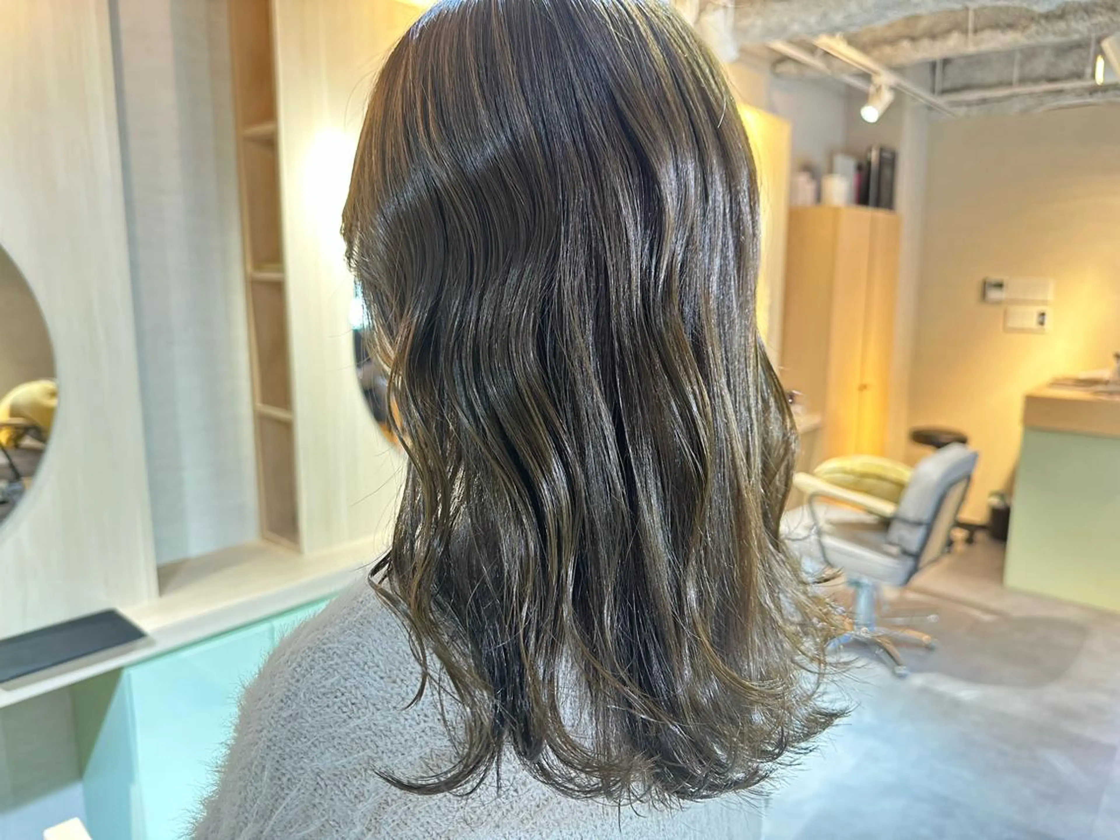 ロング カラー グレージュ 【Uneユヌ】菊地 春那のヘアスタイル