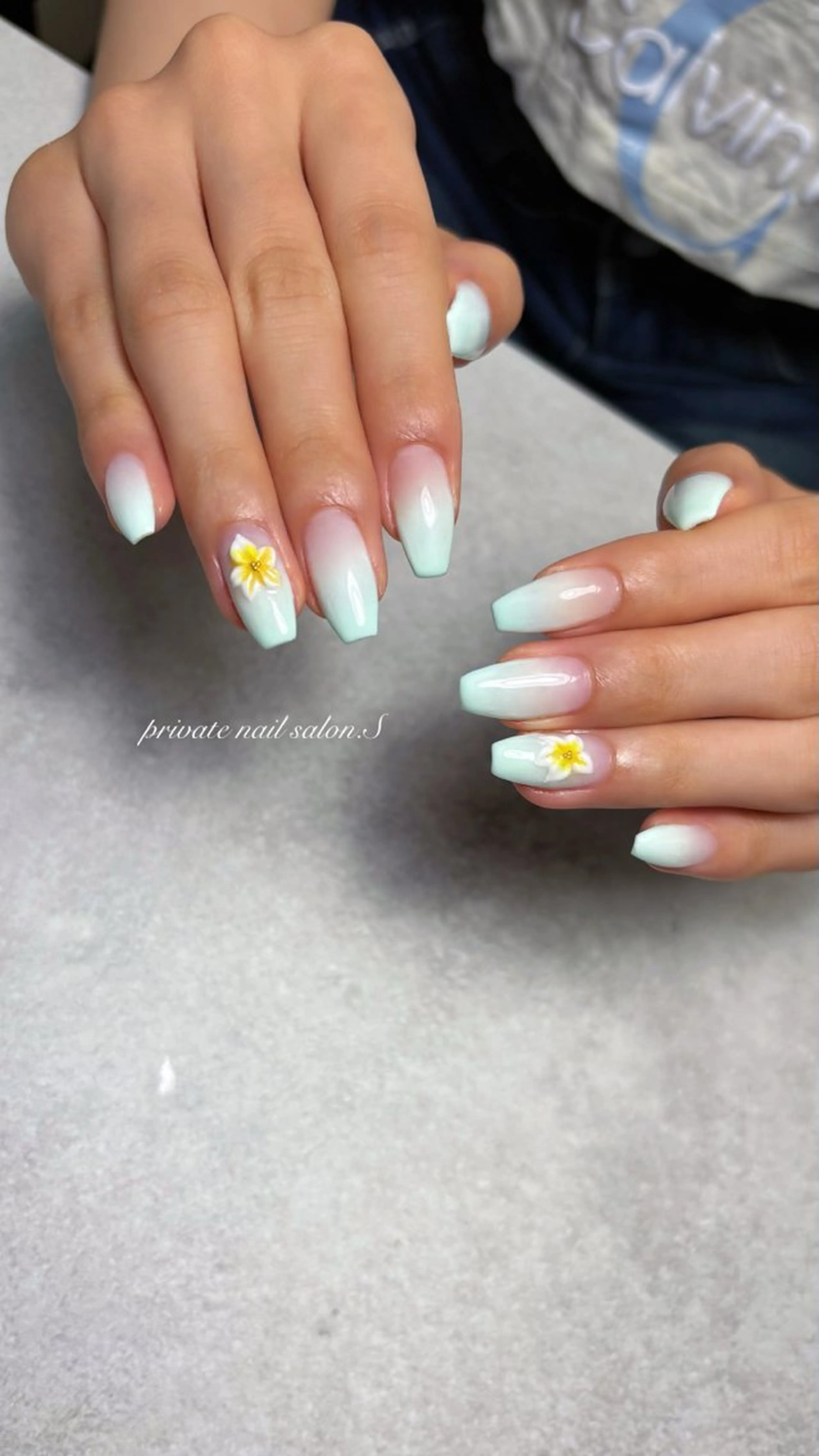 ネイル アートネイル ジェルネイル グラデーション 持ち込み スカルプネイル ハンドネイル 関山 志乃のネイルデザイン