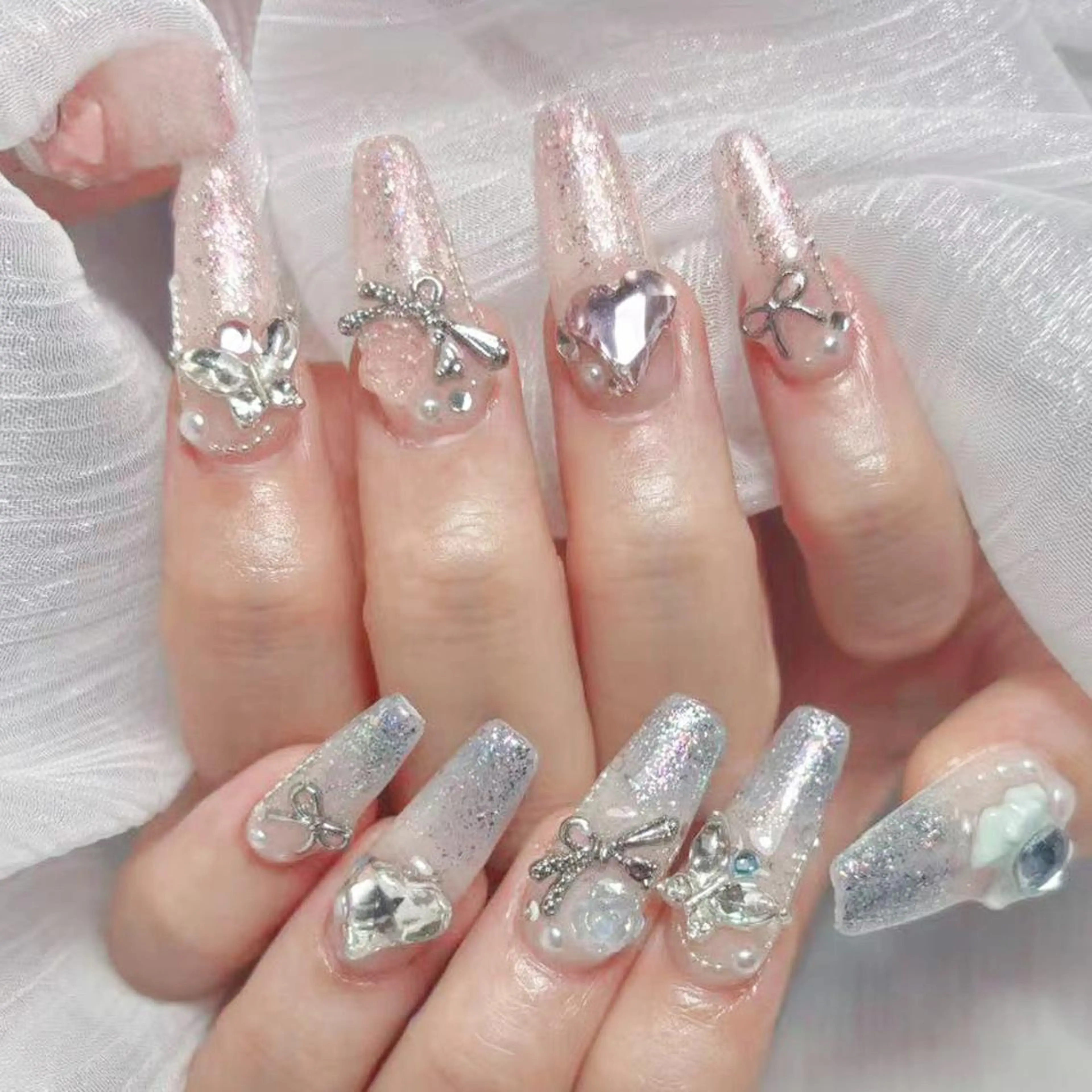 ネイル アートネイル オーロラネイル ガーリー キラキラネイル 韓国ネイル ハンドネイル DIANMOND NAIL🌸のネイルデザイン