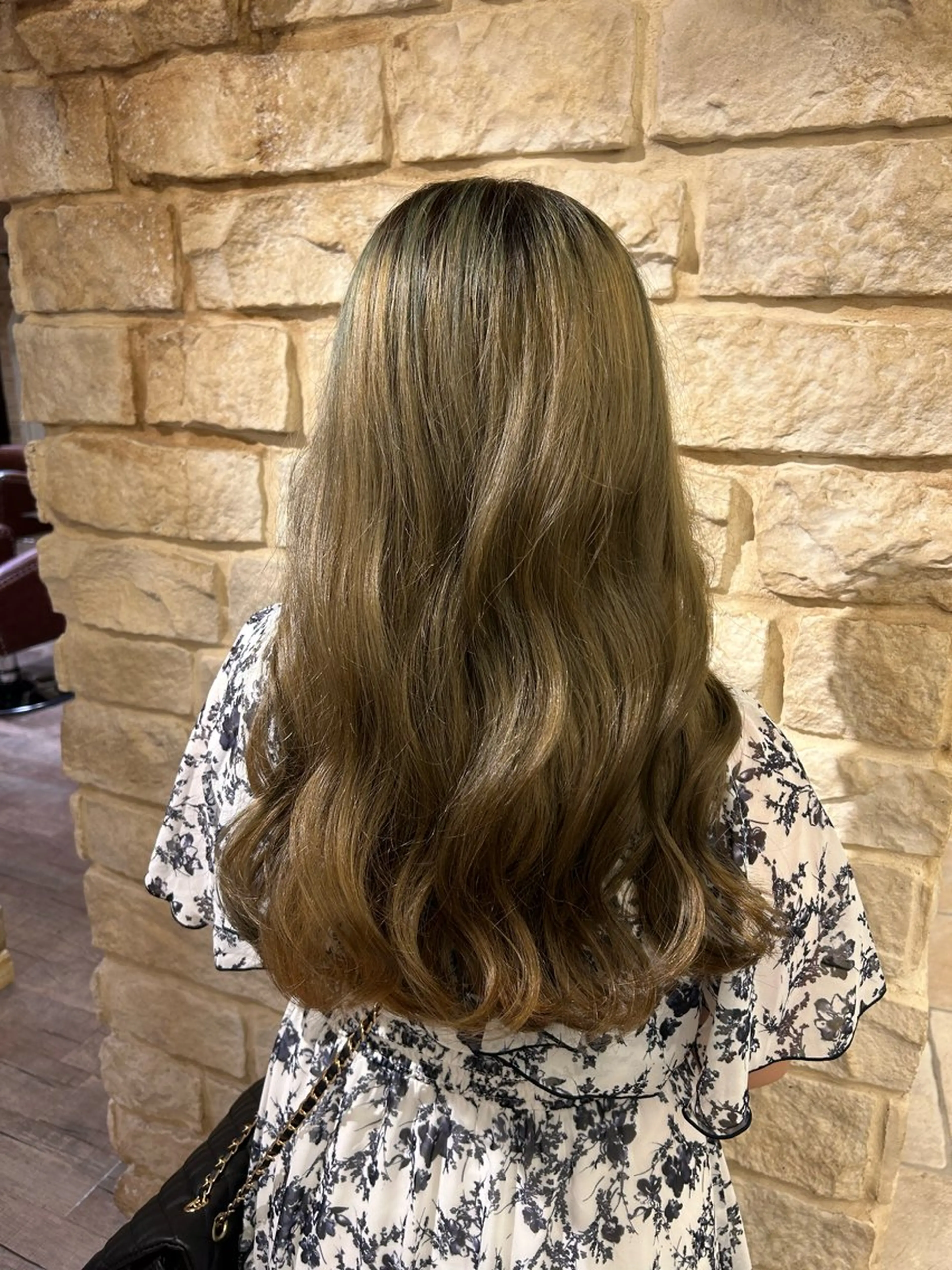 ロング カラー Mei /オリーブ カラー/アレンジのヘアスタイル