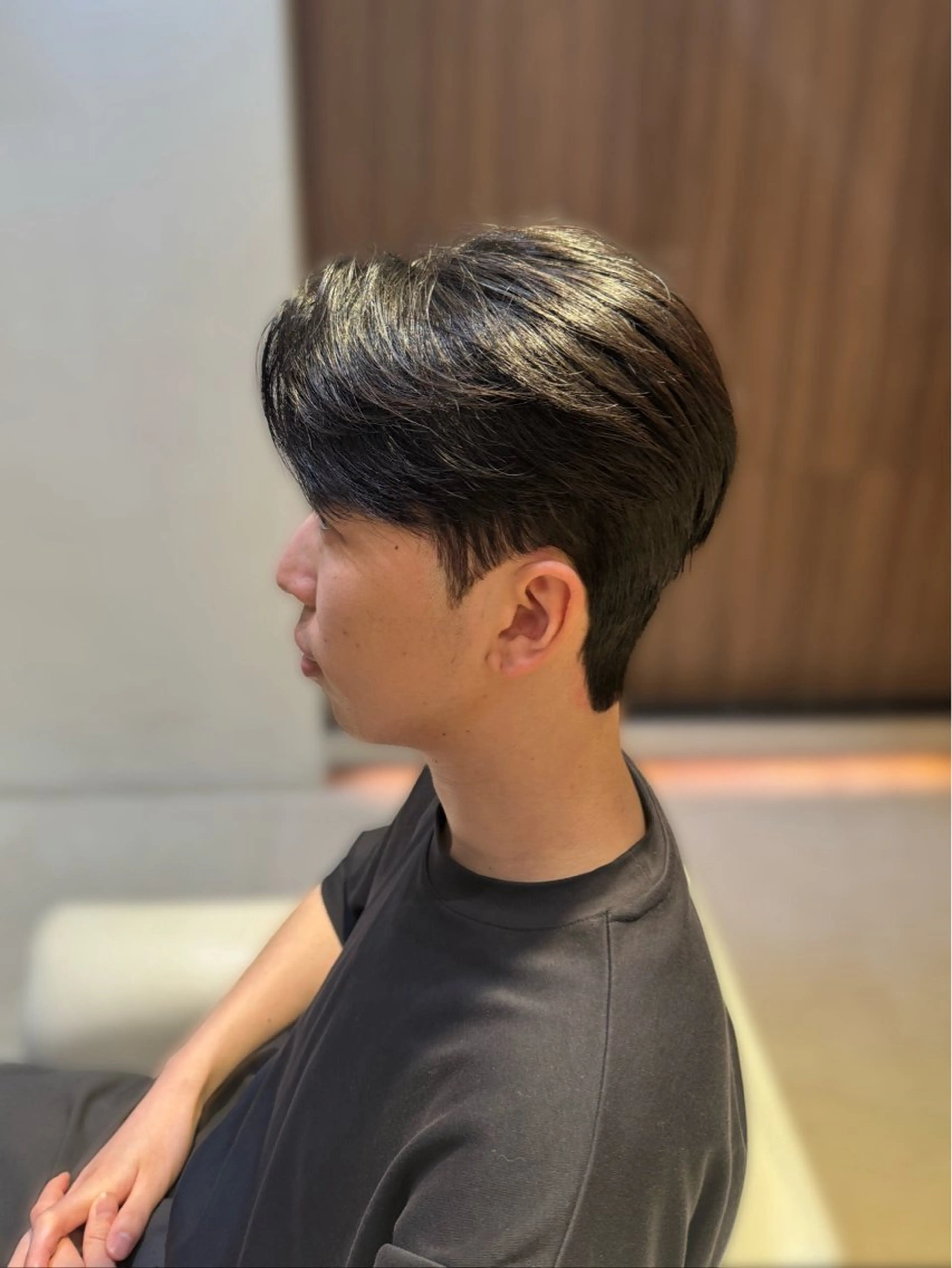 ショート パーマ メンズ センターパート コンマヘア ダウンパーマ カルマパーマ メンズ韓国風 YUKI🇰🇷 カルマ／ダウンパーマのヘアスタイル