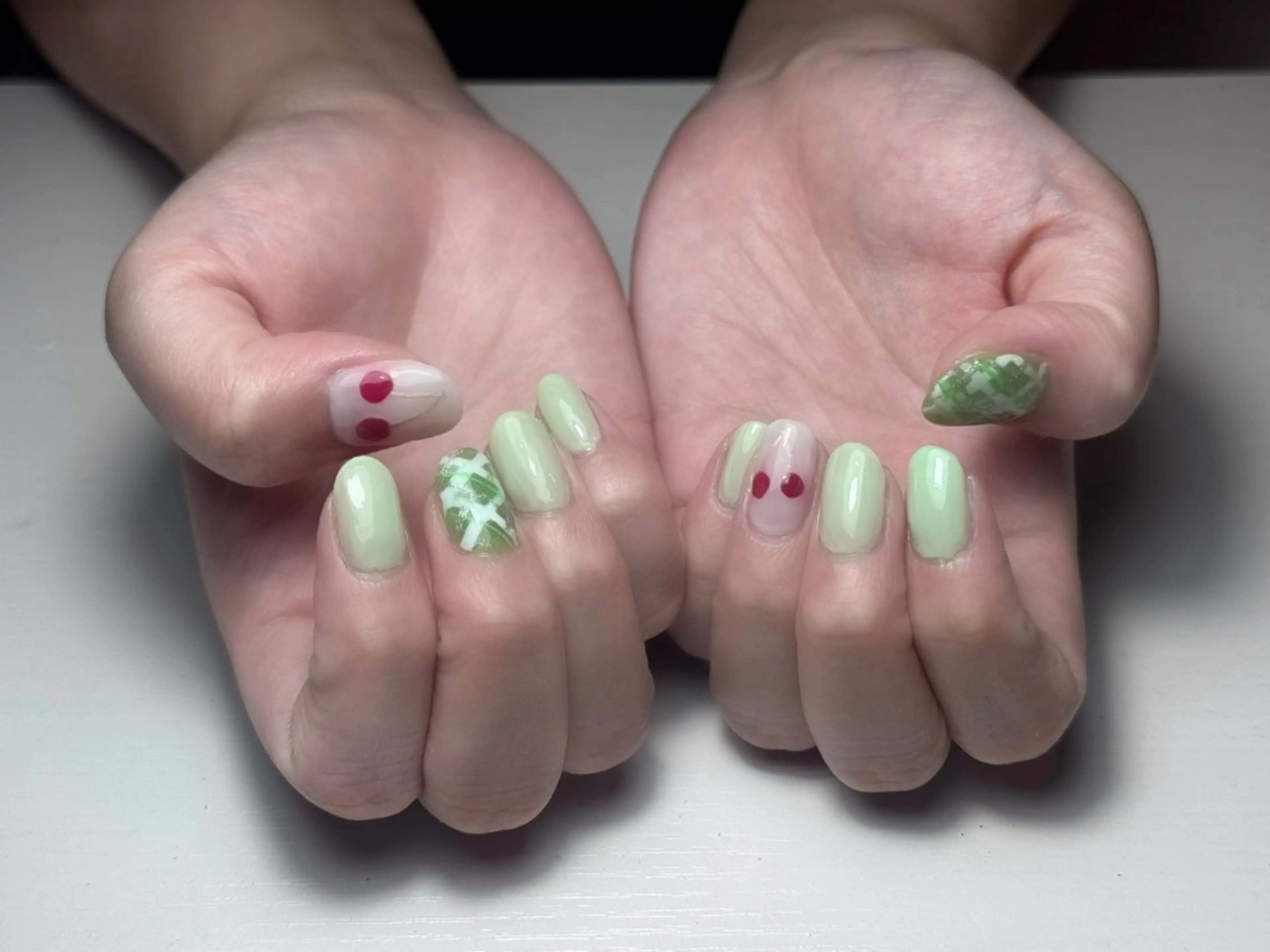 ネイル グリーン 土屋 萌笑のネイルデザイン
