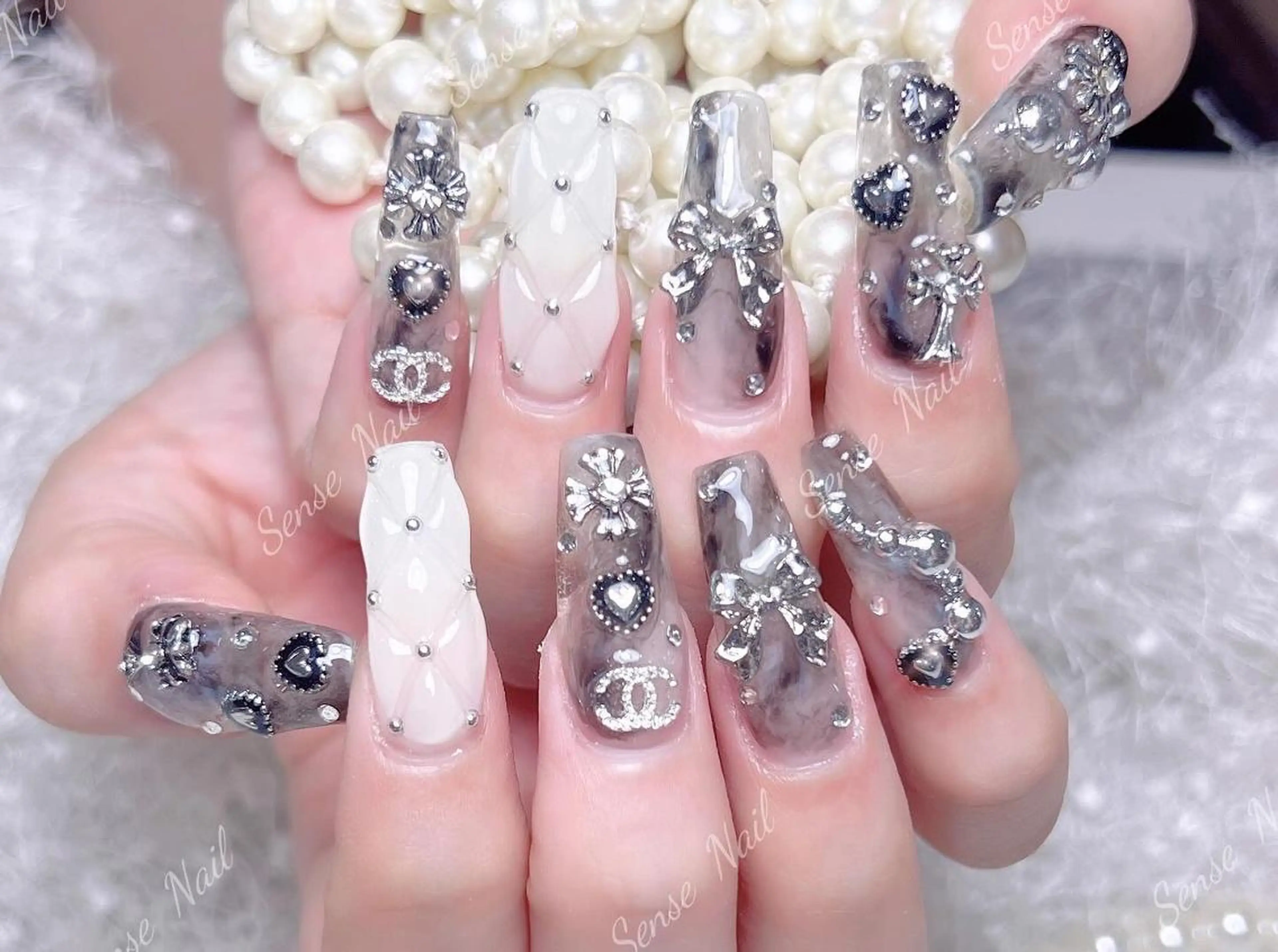 ネイル ハンドネイル ハンドケア Queening 🦋のネイルデザイン