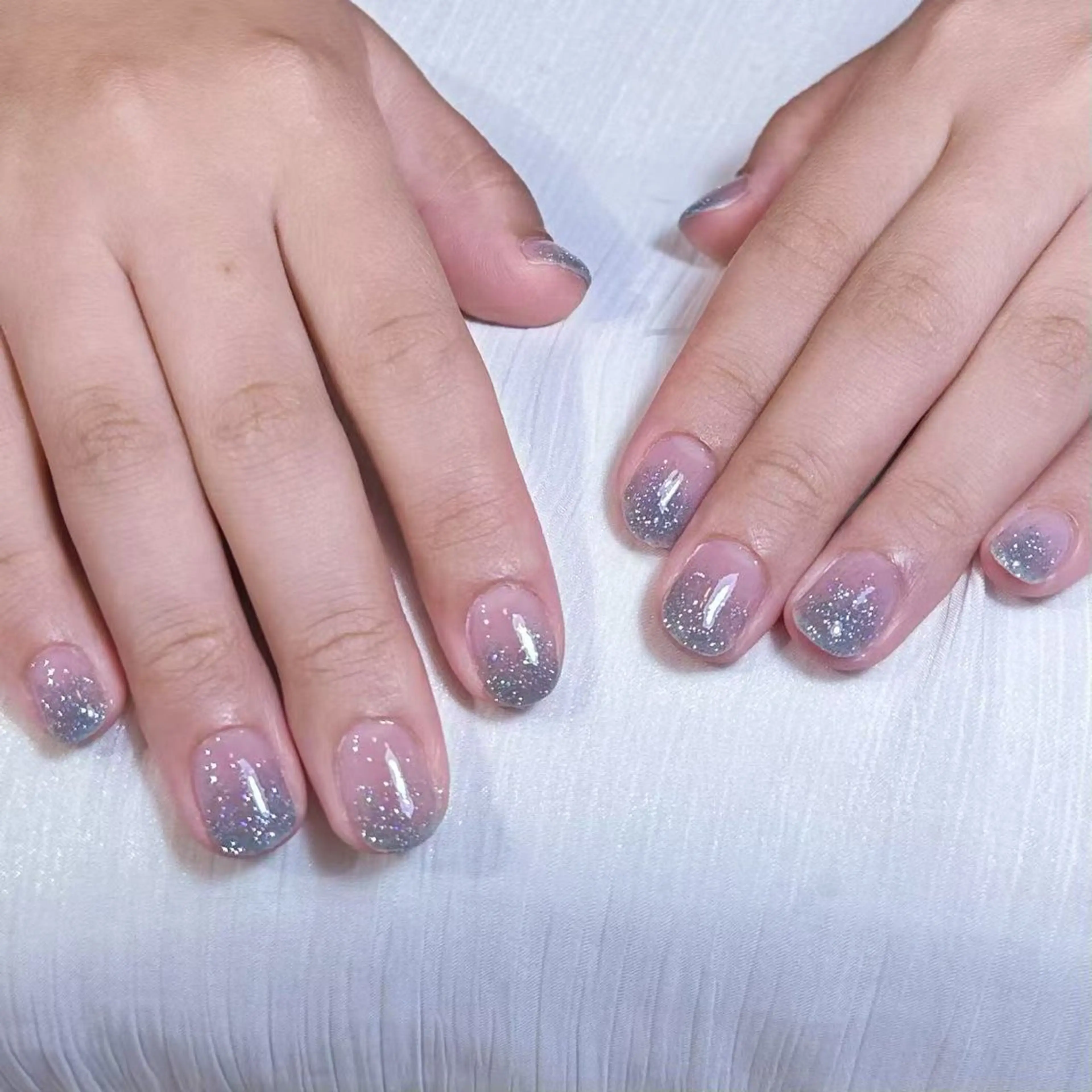 ネイル アートネイル オーロラネイル ガーリー キラキラネイル 韓国ネイル ハンドネイル yu ri 🌹のネイルデザイン