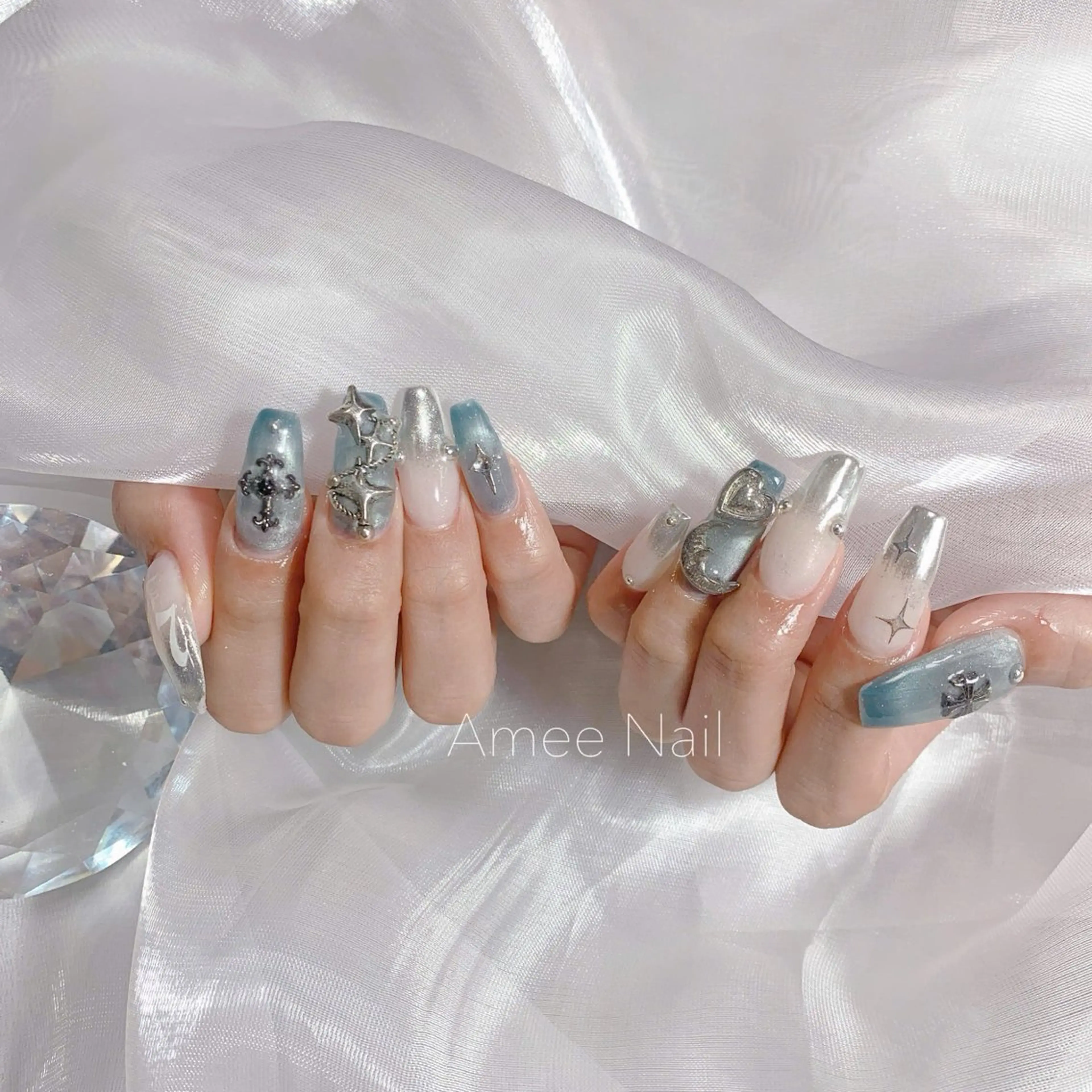 ネイル オーロラネイル クリアネイル フラッシュネイル ジェルネイル グラデーション ハンドネイル Amee Nailsalonのネイルデザイン