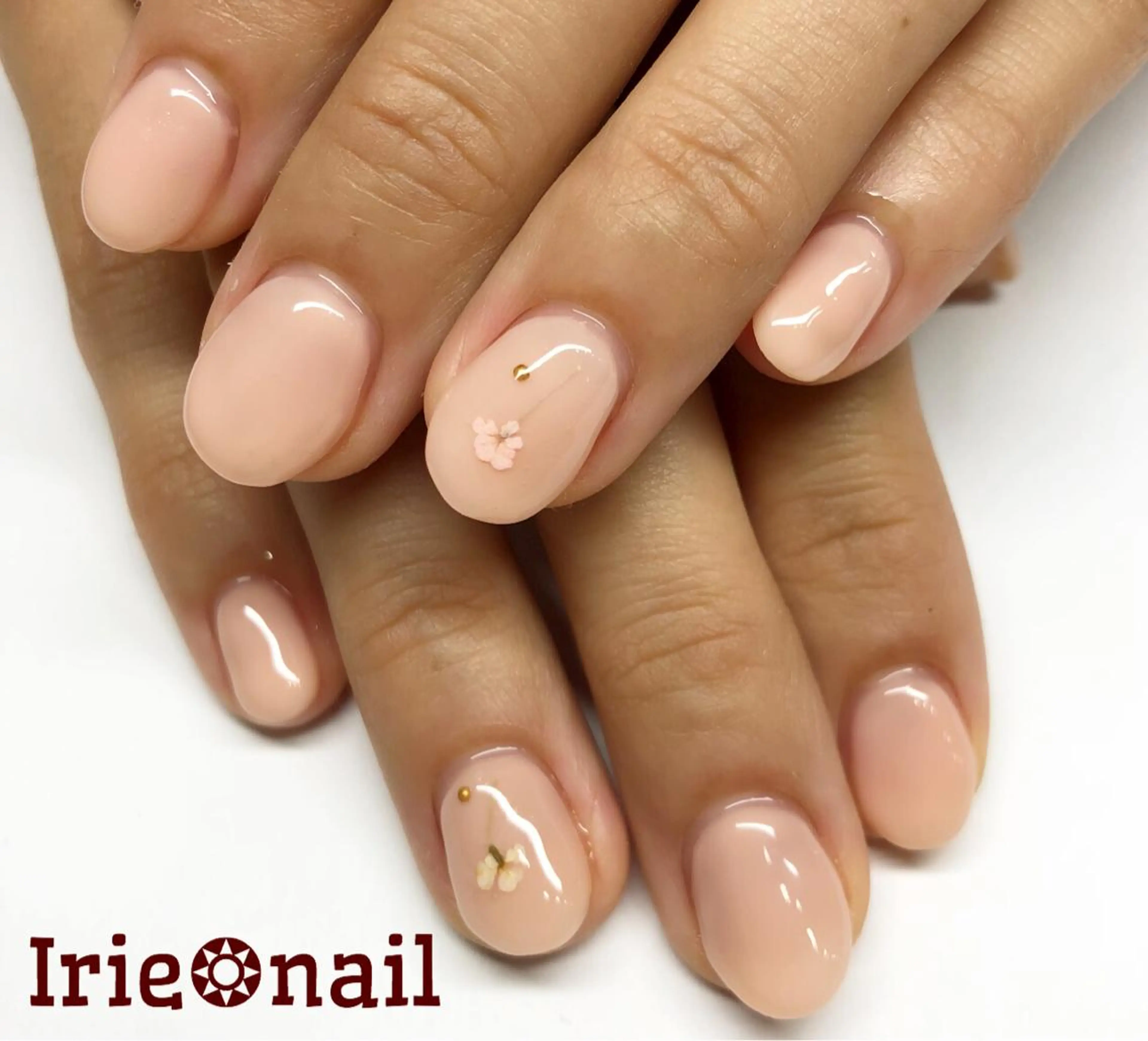 ネイル アートネイル シンプルネイル ハンドネイル ハンドケア Hair salon Irie所属・與儀 知佳のネイルデザイン