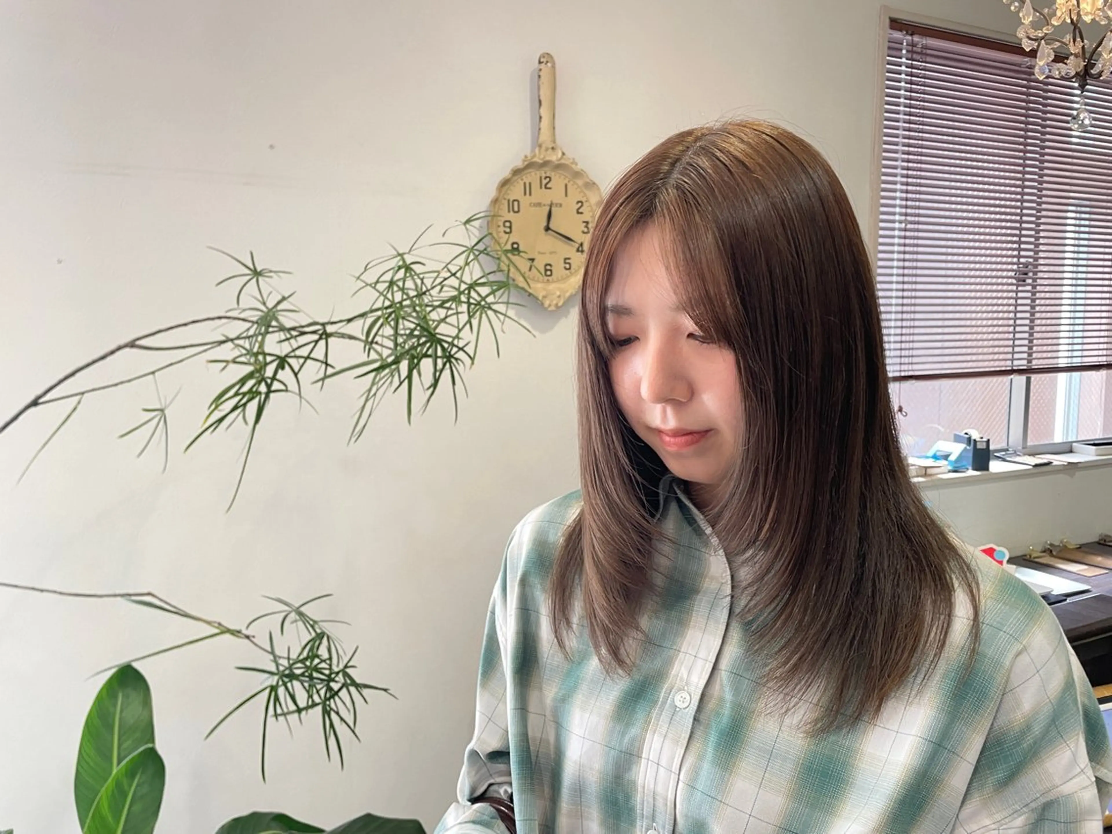 平日限定】カット+アッシュorオリーブ系カラー+色持ち2stepTR 16500→9900の写真