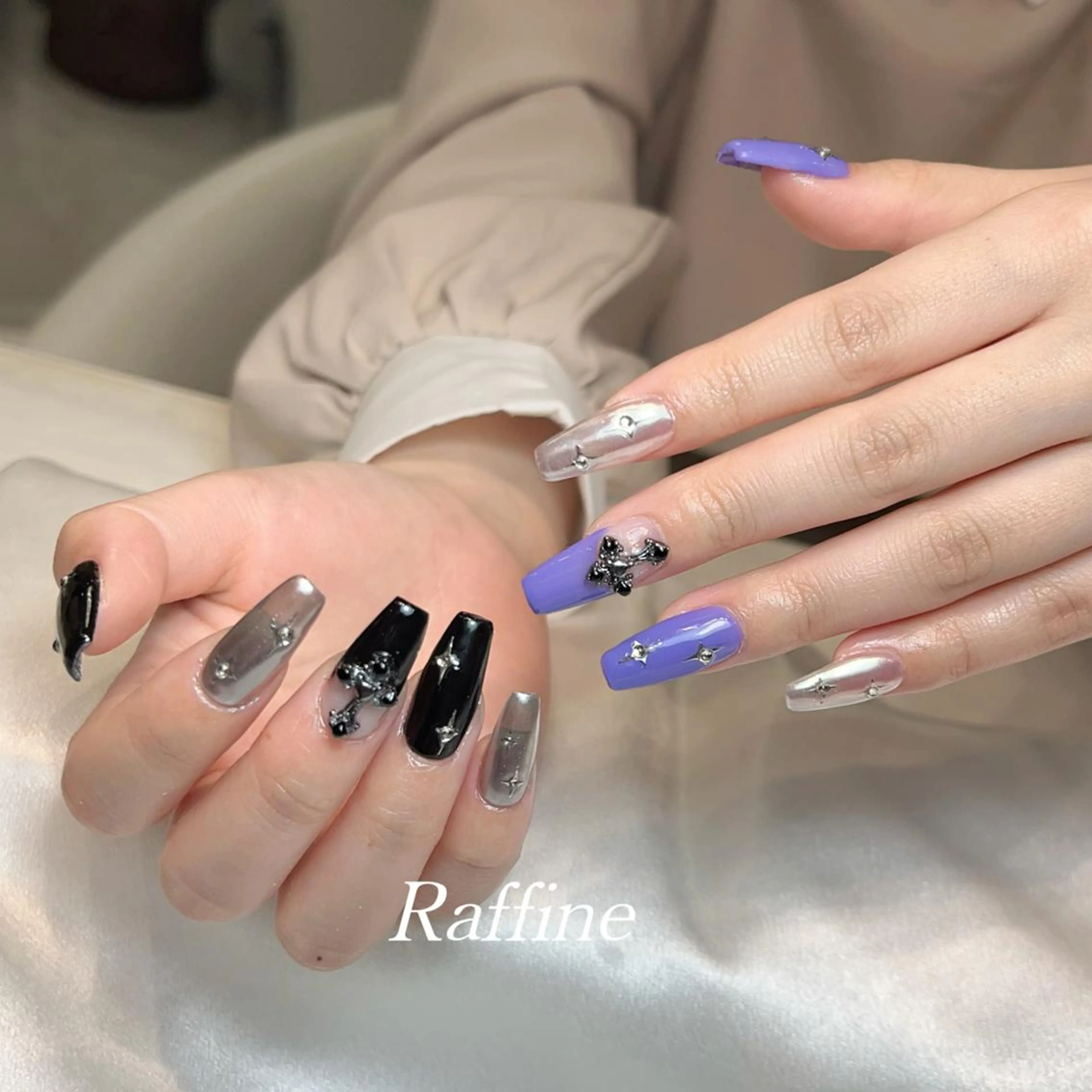 ネイル RAFFINE 月🦋🩵のネイルデザイン