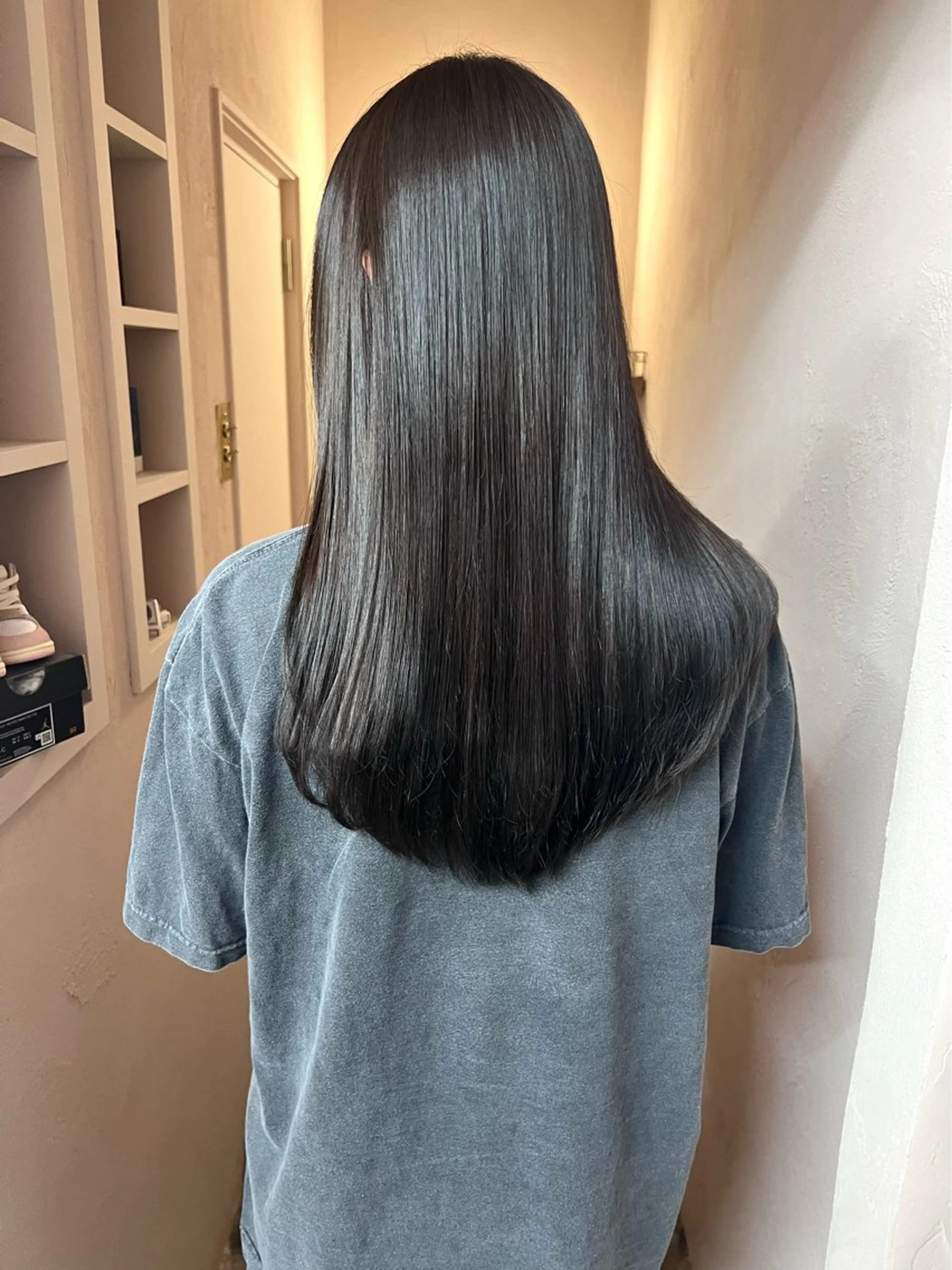 【人気𝐍𝐨.𝟐 🥈✨】カット＋酸性ストレート（ケア縮毛）＋トリートメント￥25300 →￥18900の写真