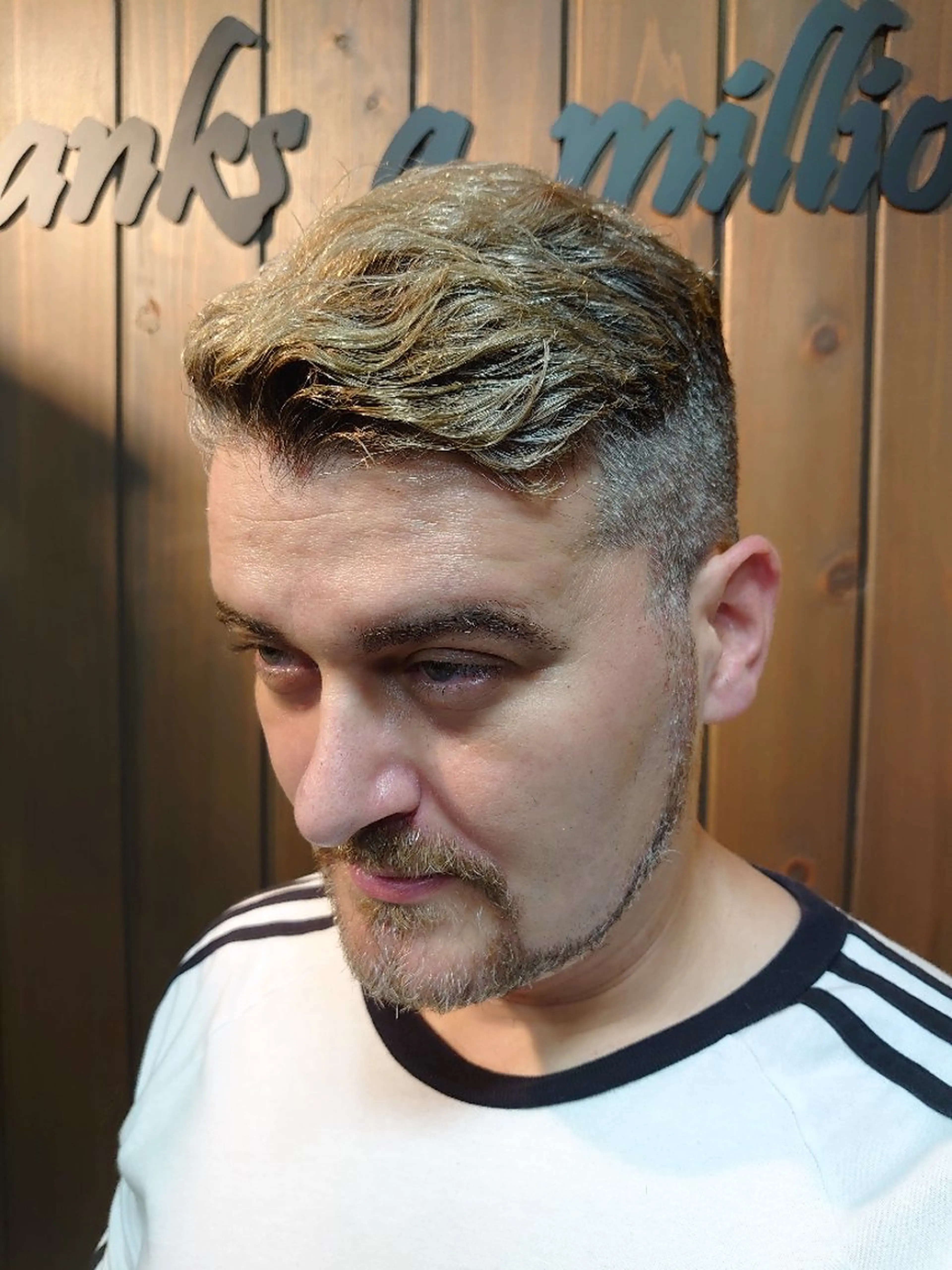 カット 高濃度炭酸泡パックエステシェービングの写真