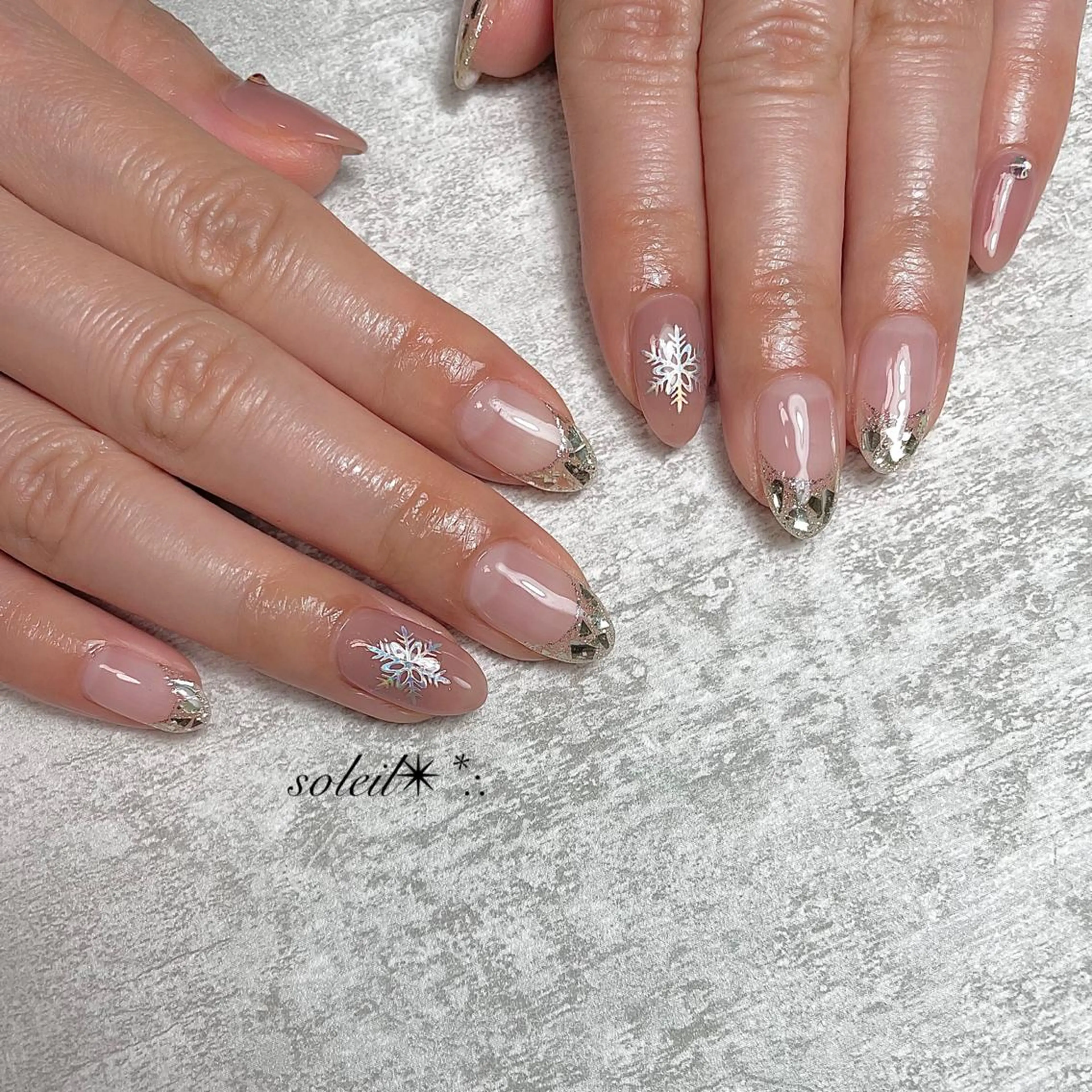 ネイル フレンチネイル ジェルネイル ガラスフレンチ キラキラネイル ラメ(グリッター) 粟津 美紀のネイルデザイン