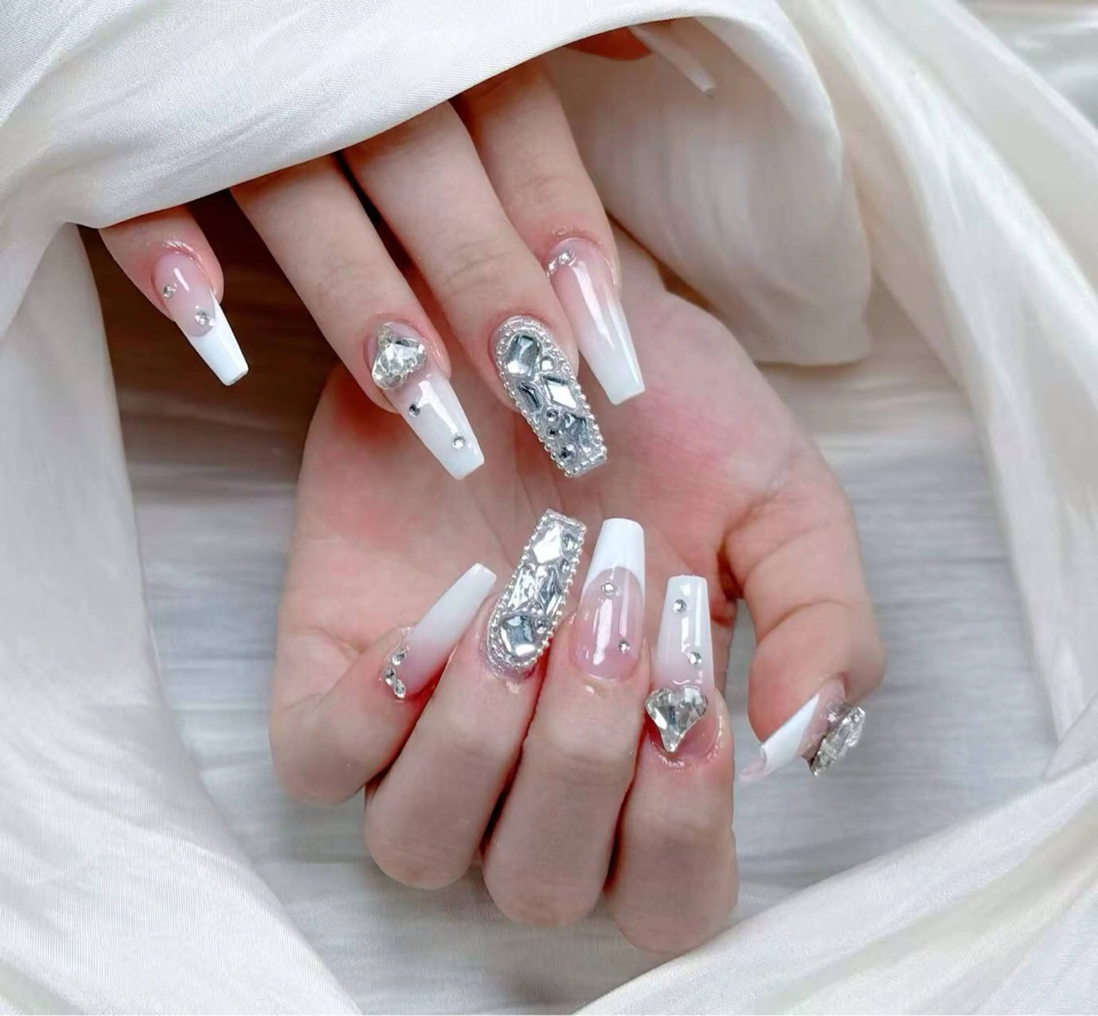 ネイル 小 雨のネイルデザイン