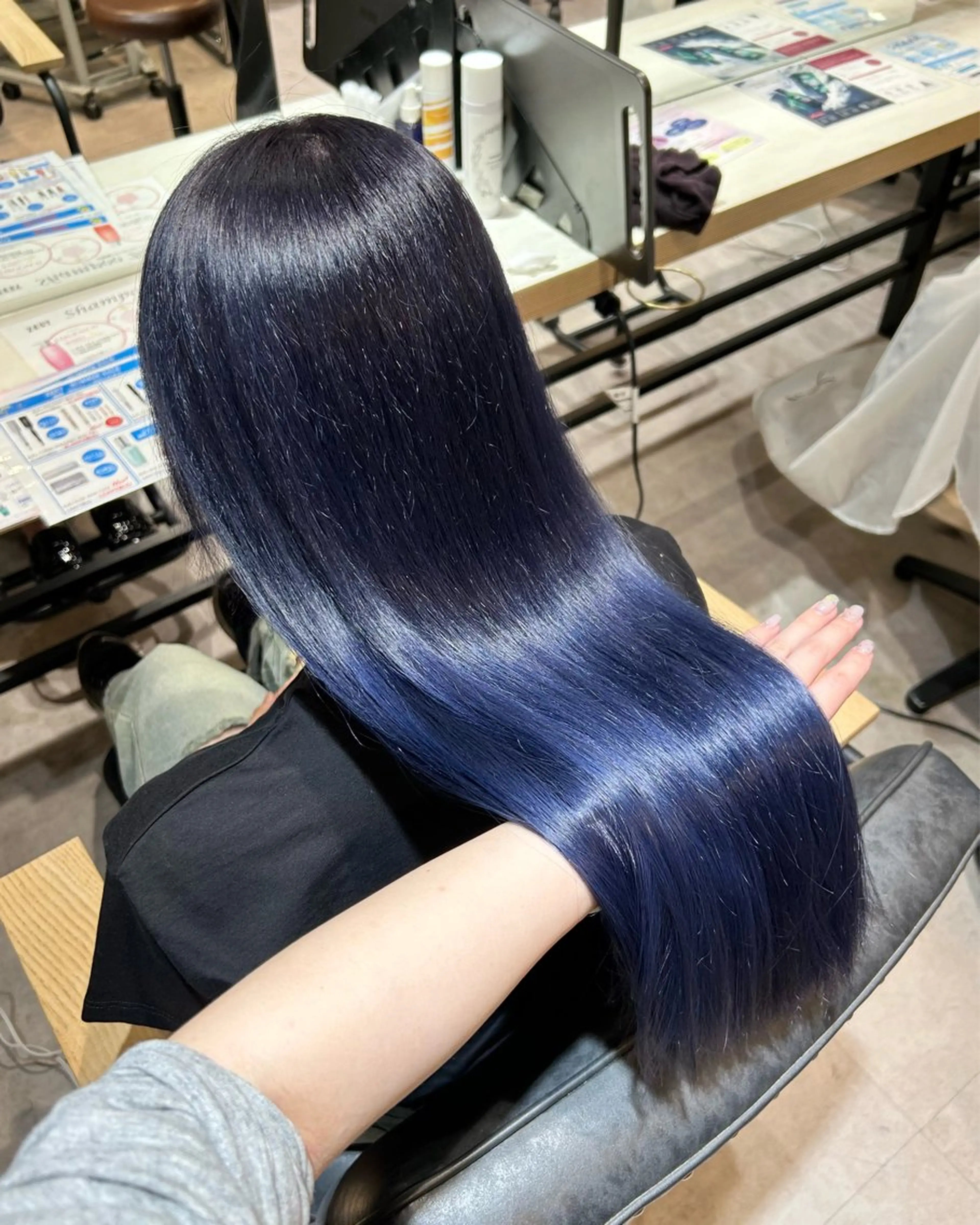 ロング カラー ブリーチ ブルーカラー ブルーラベンダー ラベンダーカラー ヘアカラー レイヤースタイル COCORO 🎀のヘアスタイル