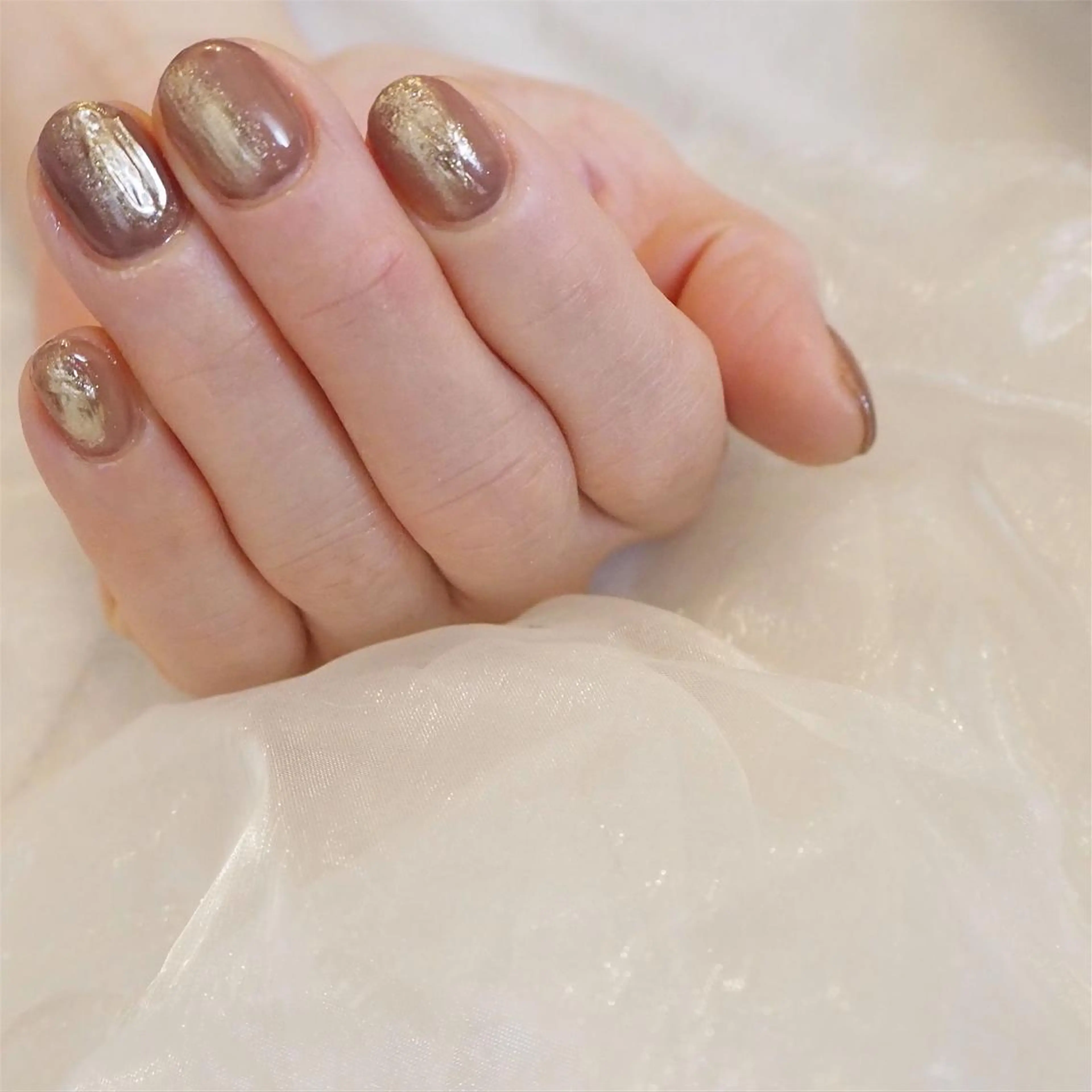 ネイル ブラウン ゴールド ニュアンスネイル セキグチ guttinailのネイルデザイン