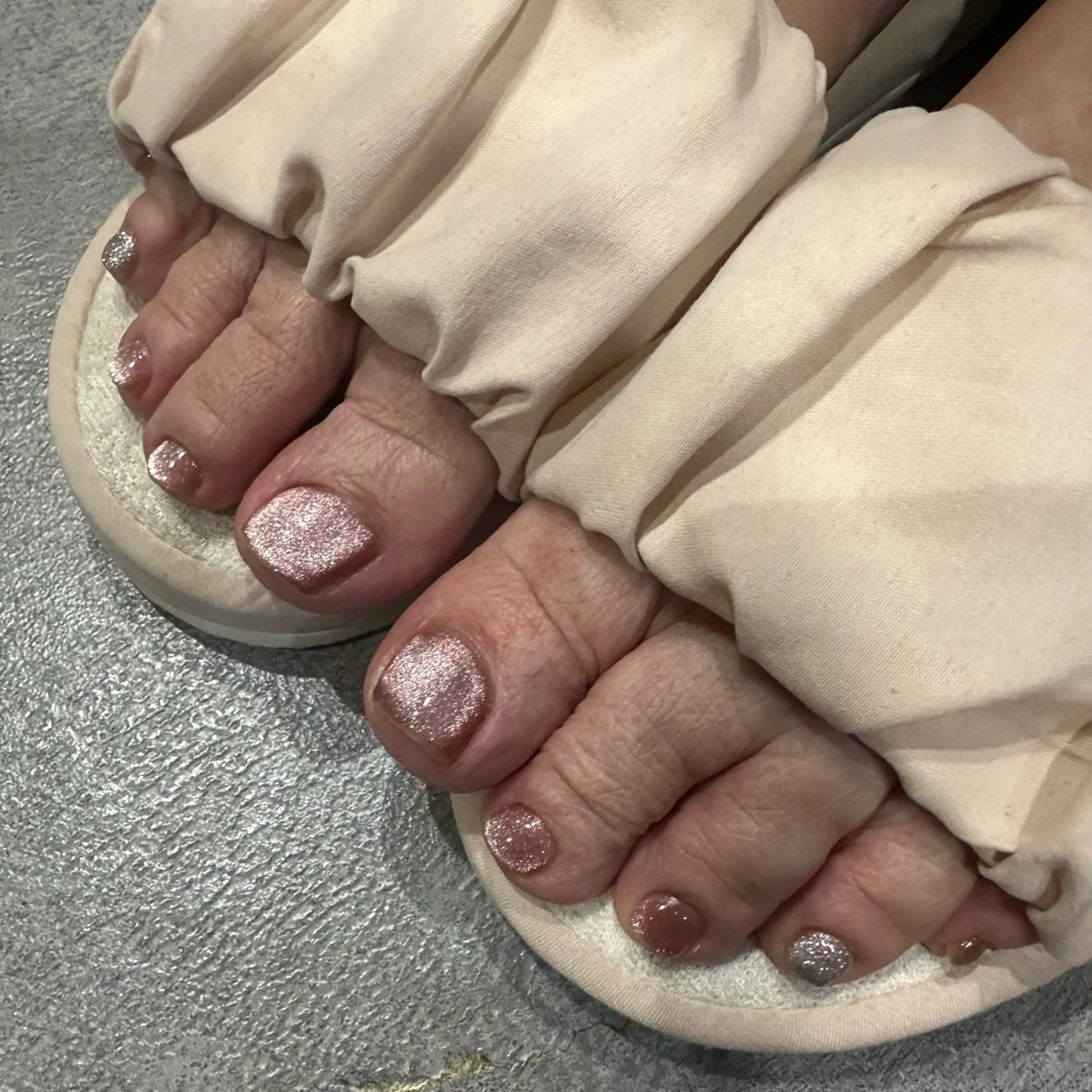 ネイル マグネットネイル シルバー atelier salon Mar’s鶴ヶ島 アットホームサロン所属・a Tomokaのネイルデザイン