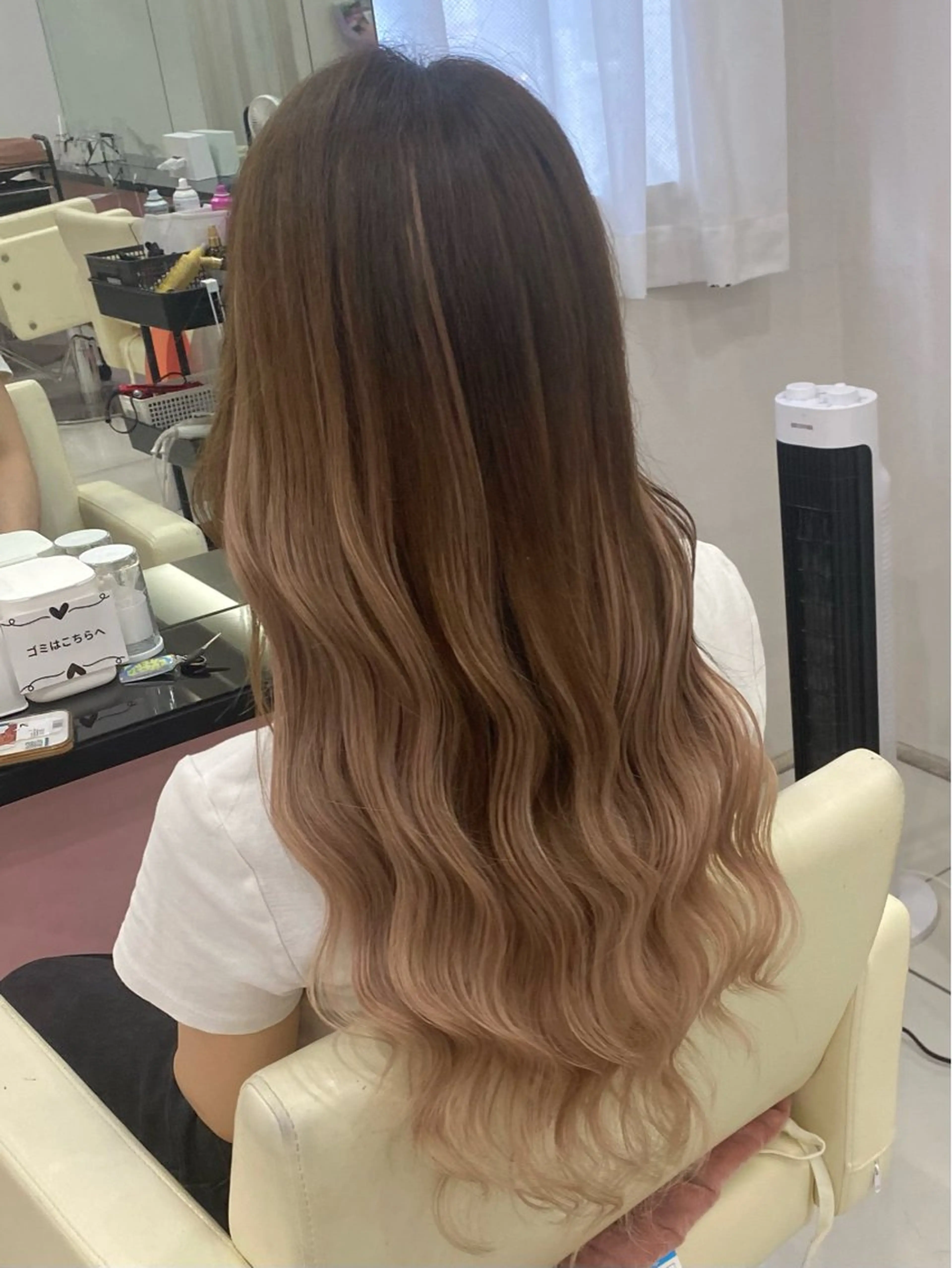 ロング illfrere所属・illfrere MOMOKAのヘアスタイル