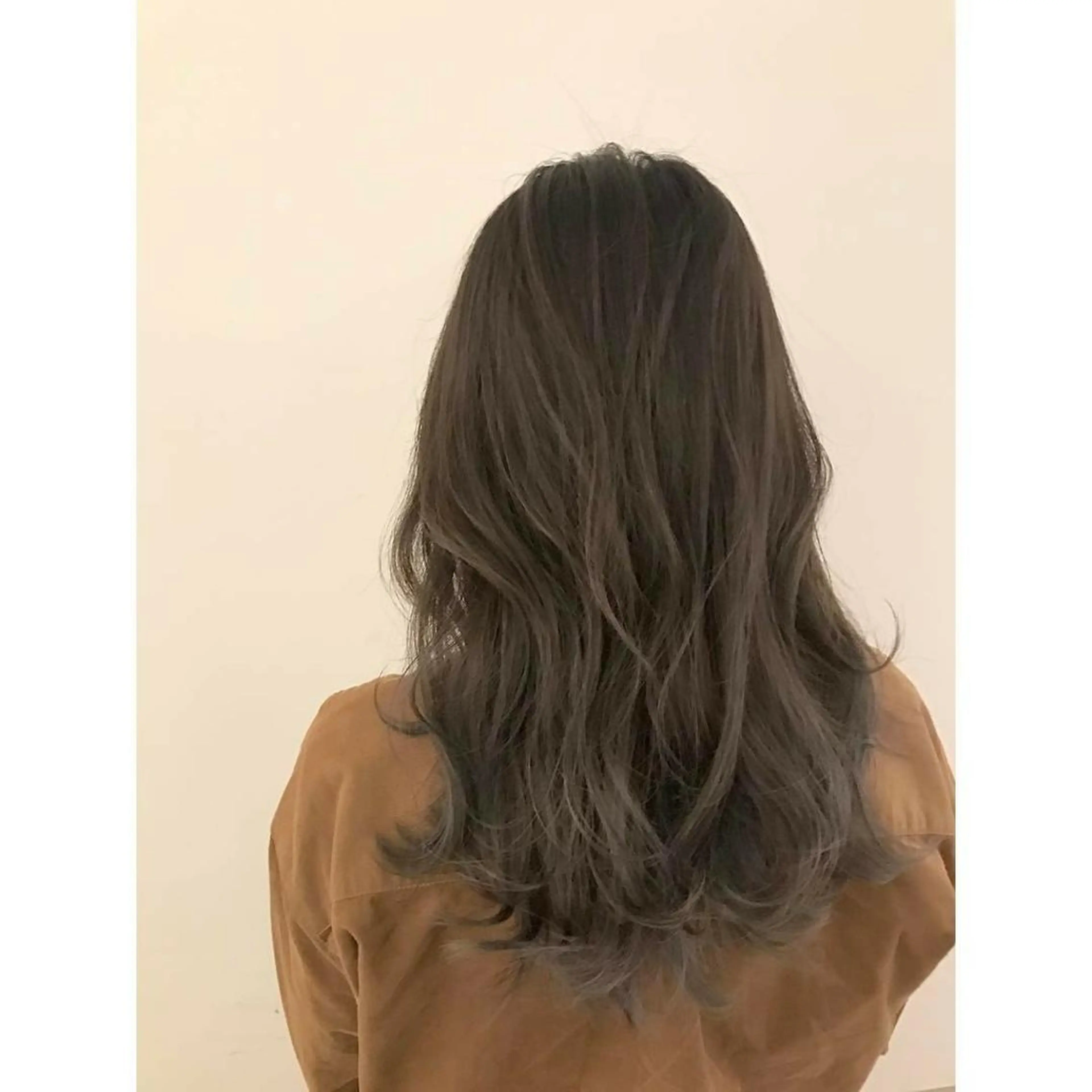 ミディアム due hair 京都駅前店 MILBON オージュア認定サロン【デューヘアー】所属・ハイトーンブリーチ 土坂　由志【京都】のヘアスタイル
