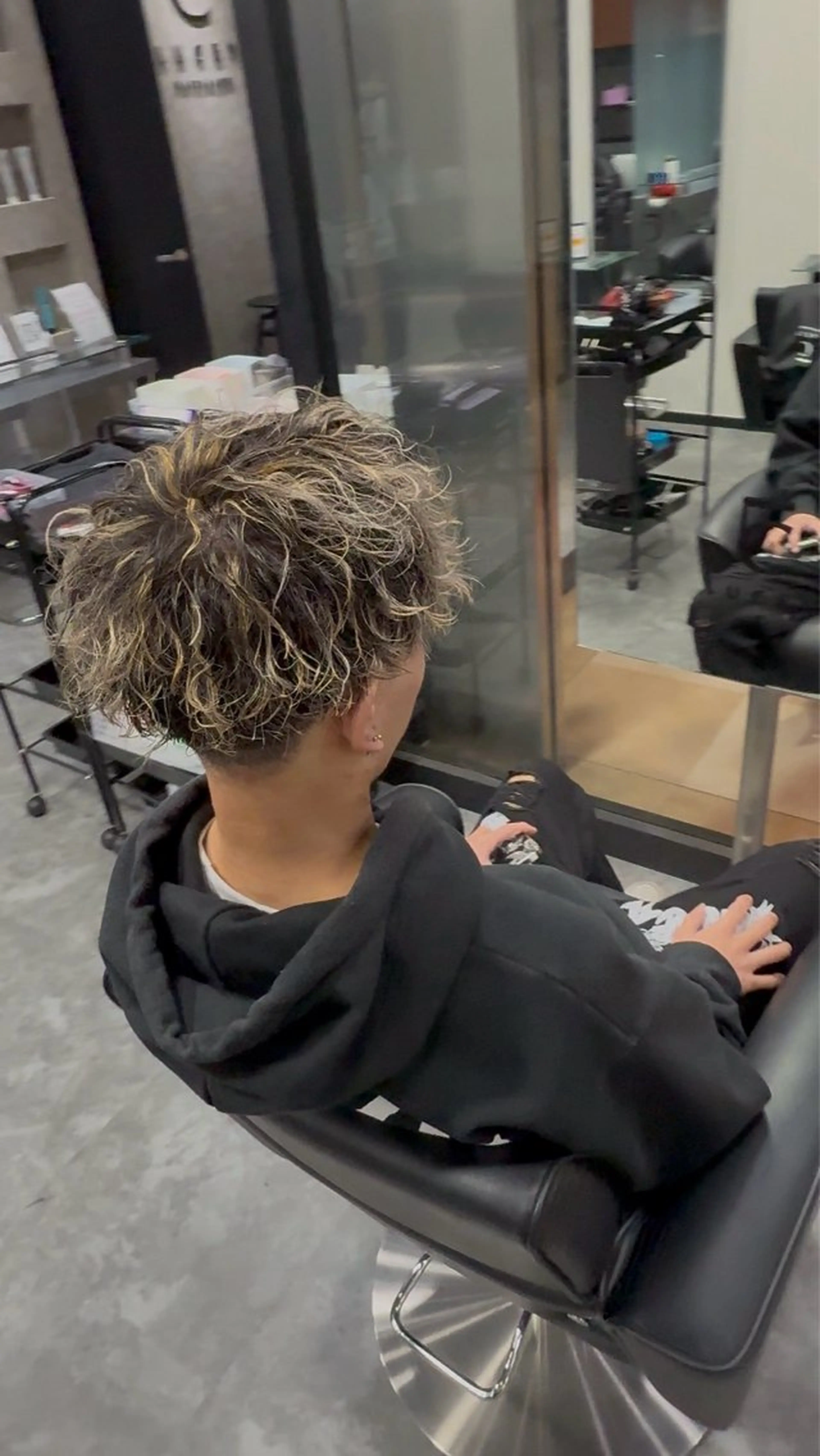 メンズ センターパート フェザーパーマ メンズハイライト メンズパーマ カット ヘアカラー パーマ Hair Salon LUCEY所属・メンズパーマ/カラ ー/川越/成田最のヘアスタイル