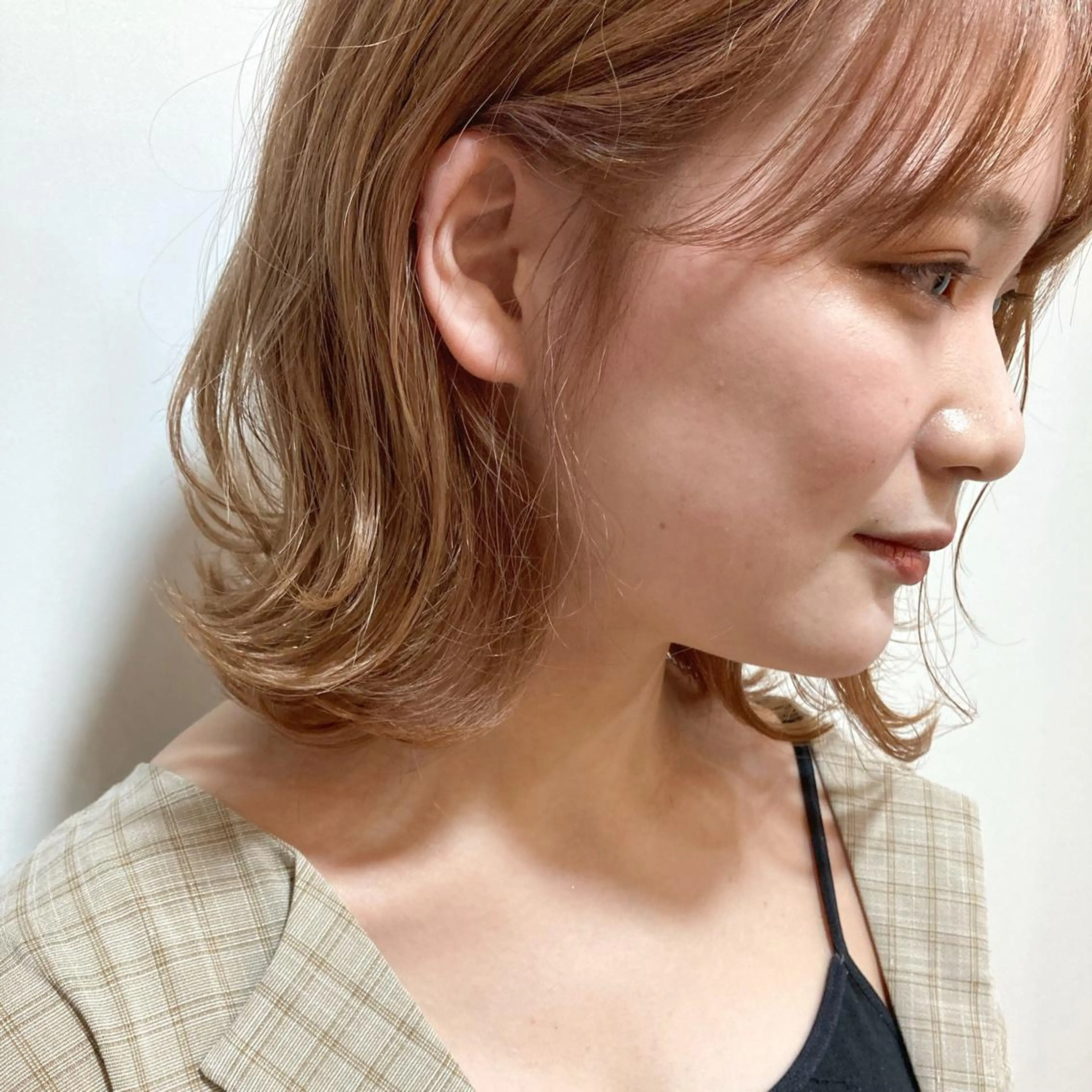 ミディアム 外ハネヘア カット ヘアカラー カラーリスト菅野 竜矢🌈のヘアスタイル