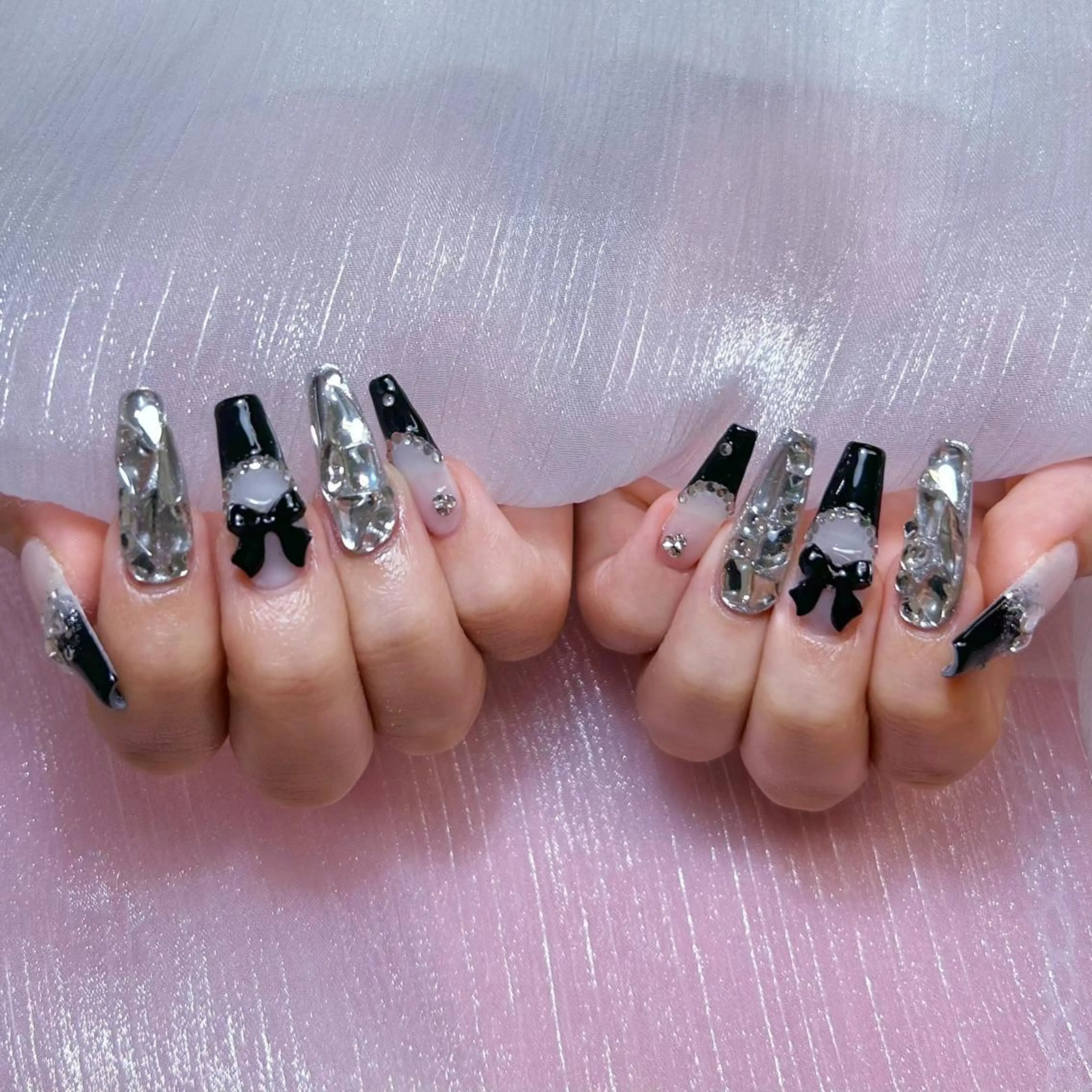 ネイル アートネイル オーロラネイル ガーリー キラキラネイル 韓国ネイル ハンドネイル DIANMOND NAIL🌸のネイルデザイン