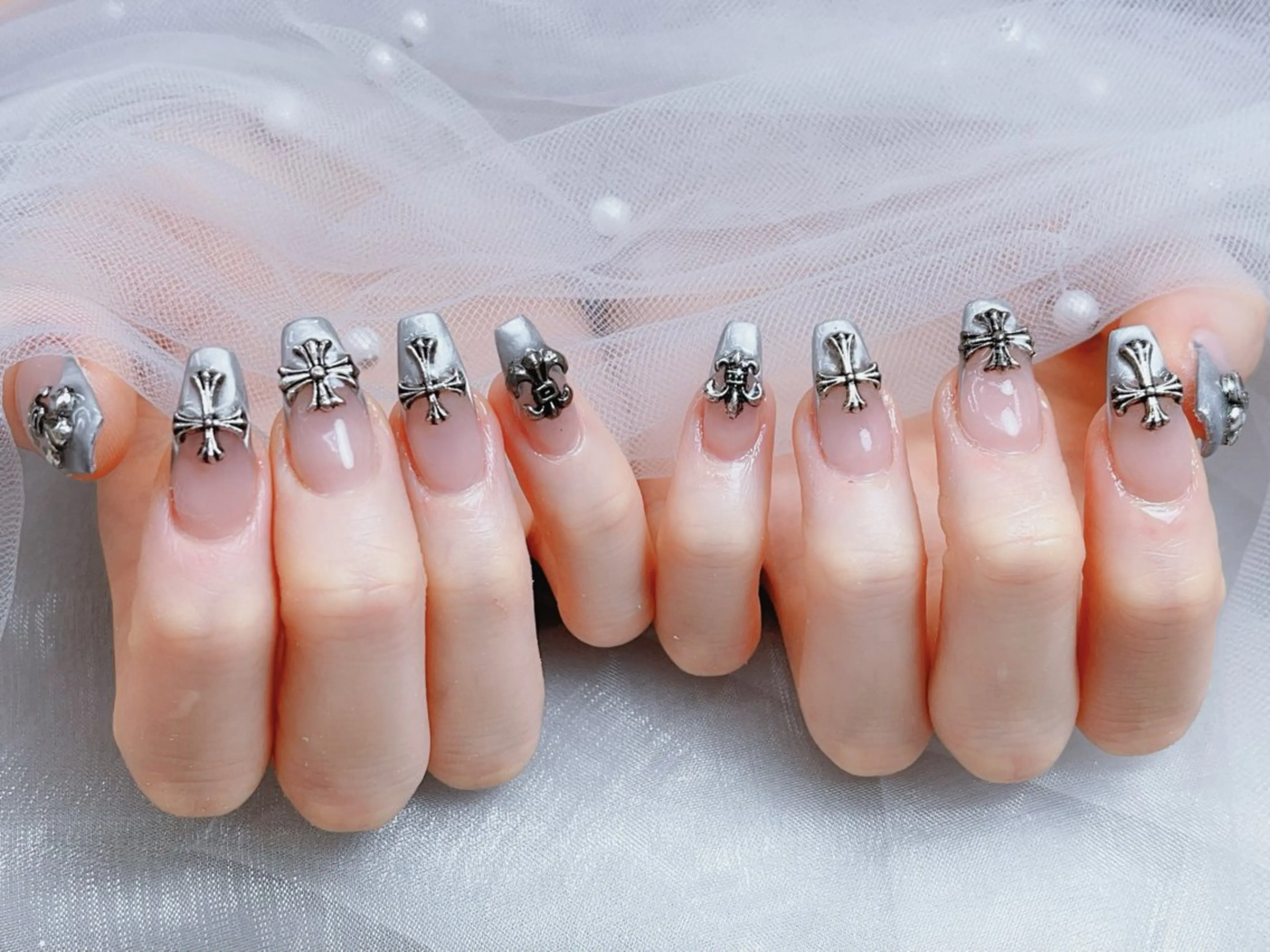 メンズ ネイル メンズ韓国風 アートネイル フレンチネイル ジェルネイル キラキラネイル ハンドネイル Bloom スカルプ専門店のネイルデザイン