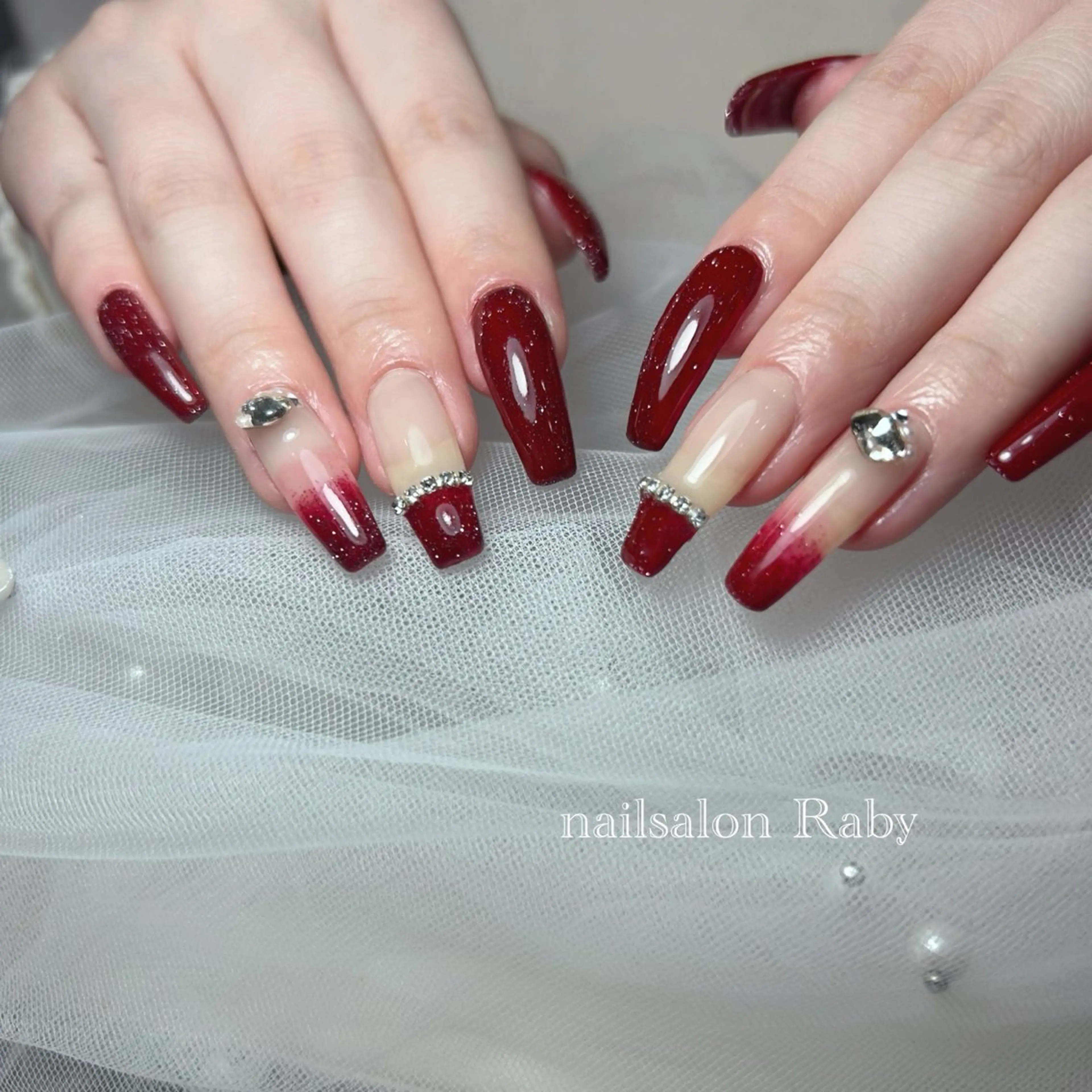 ネイル ボルドー キラキラネイル 冬ネイル クリスマス Raby 浅草店所属・raby KESAMIのネイルデザイン