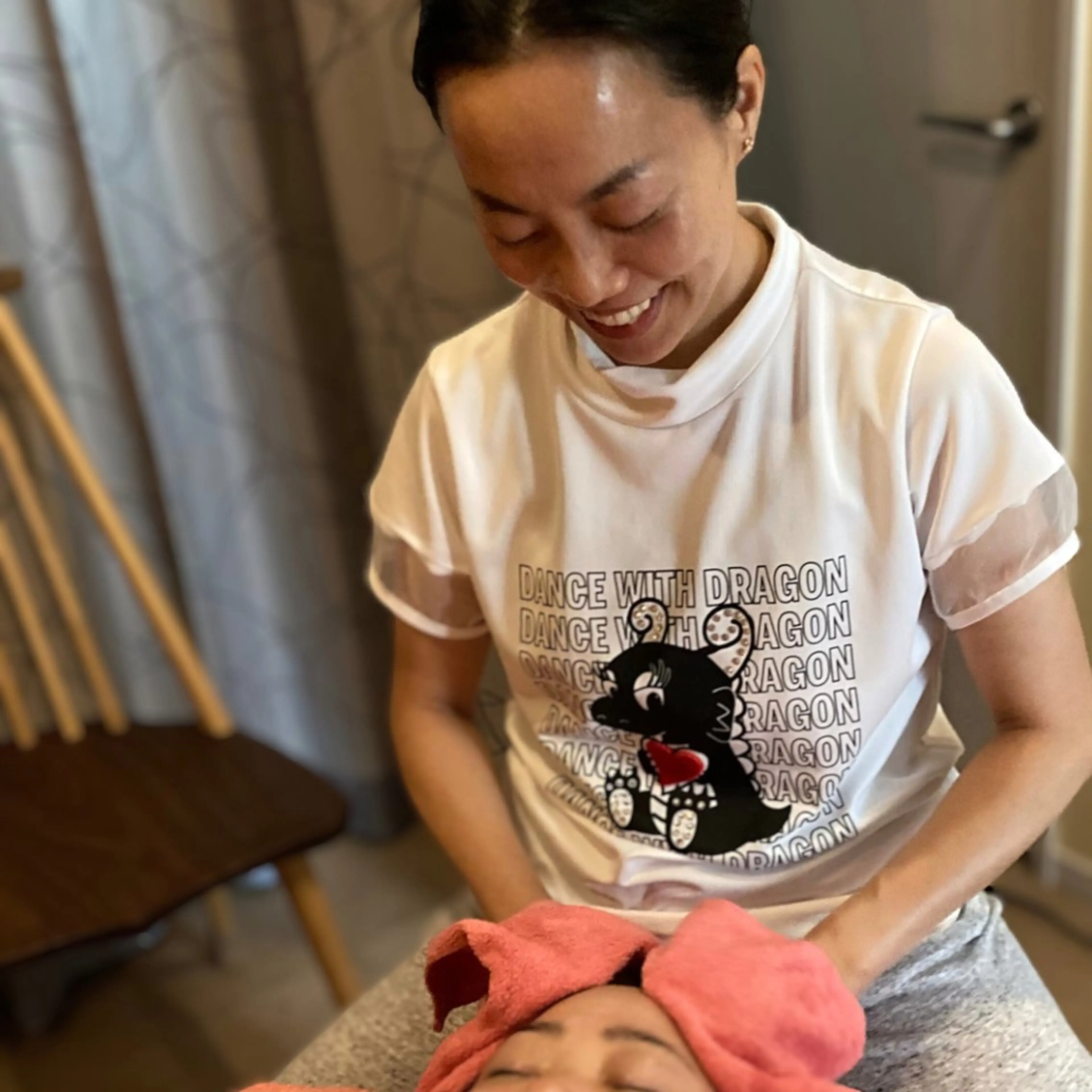 お着替え不要！【60分】お顔と頭をほぐして目ぱっちりすっきりと💐炭酸泡ドライヘッドスパ＋顔筋ほぐしのフェイシャル！の写真