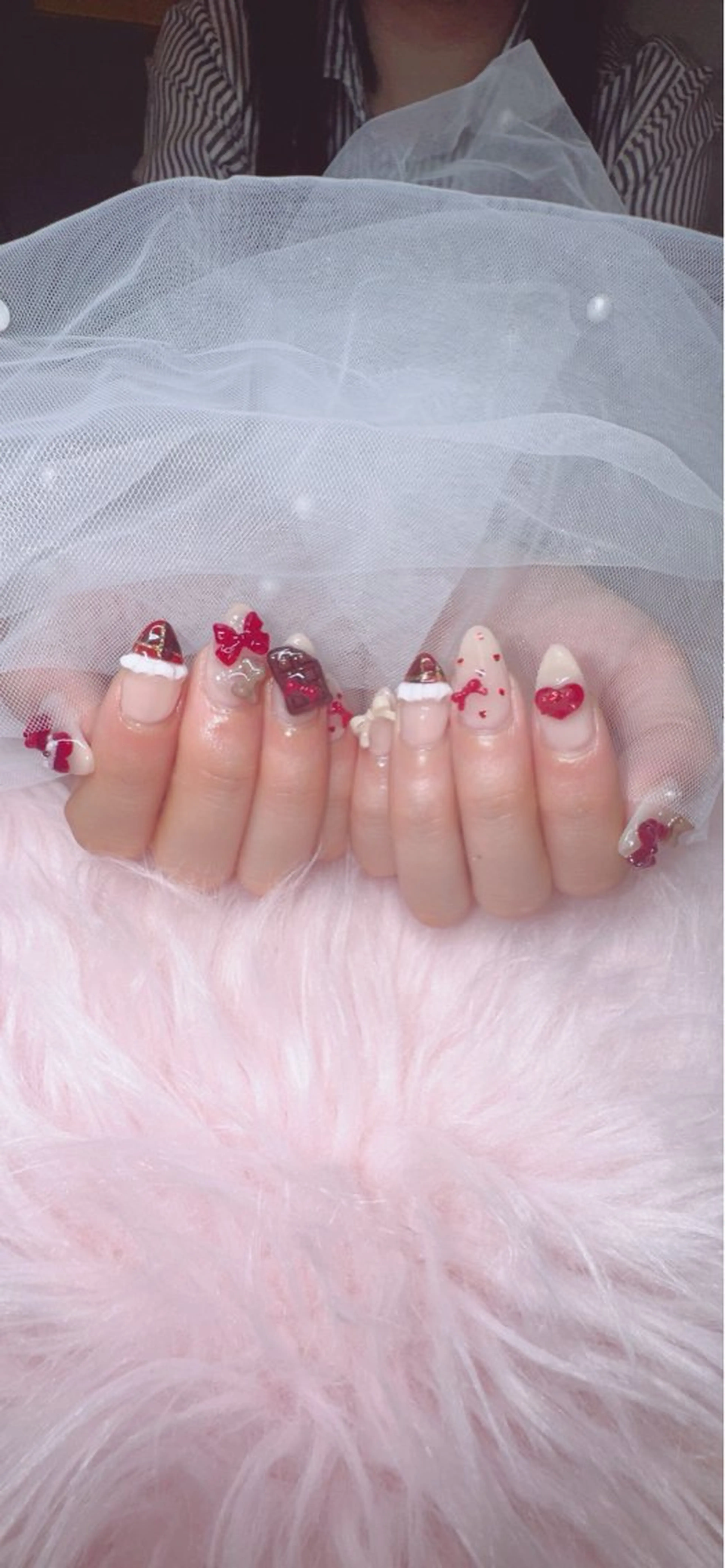 ネイル バレンタイン ハンドネイル RIEKO🍒 ワンホン♡推しネイルのネイルデザイン