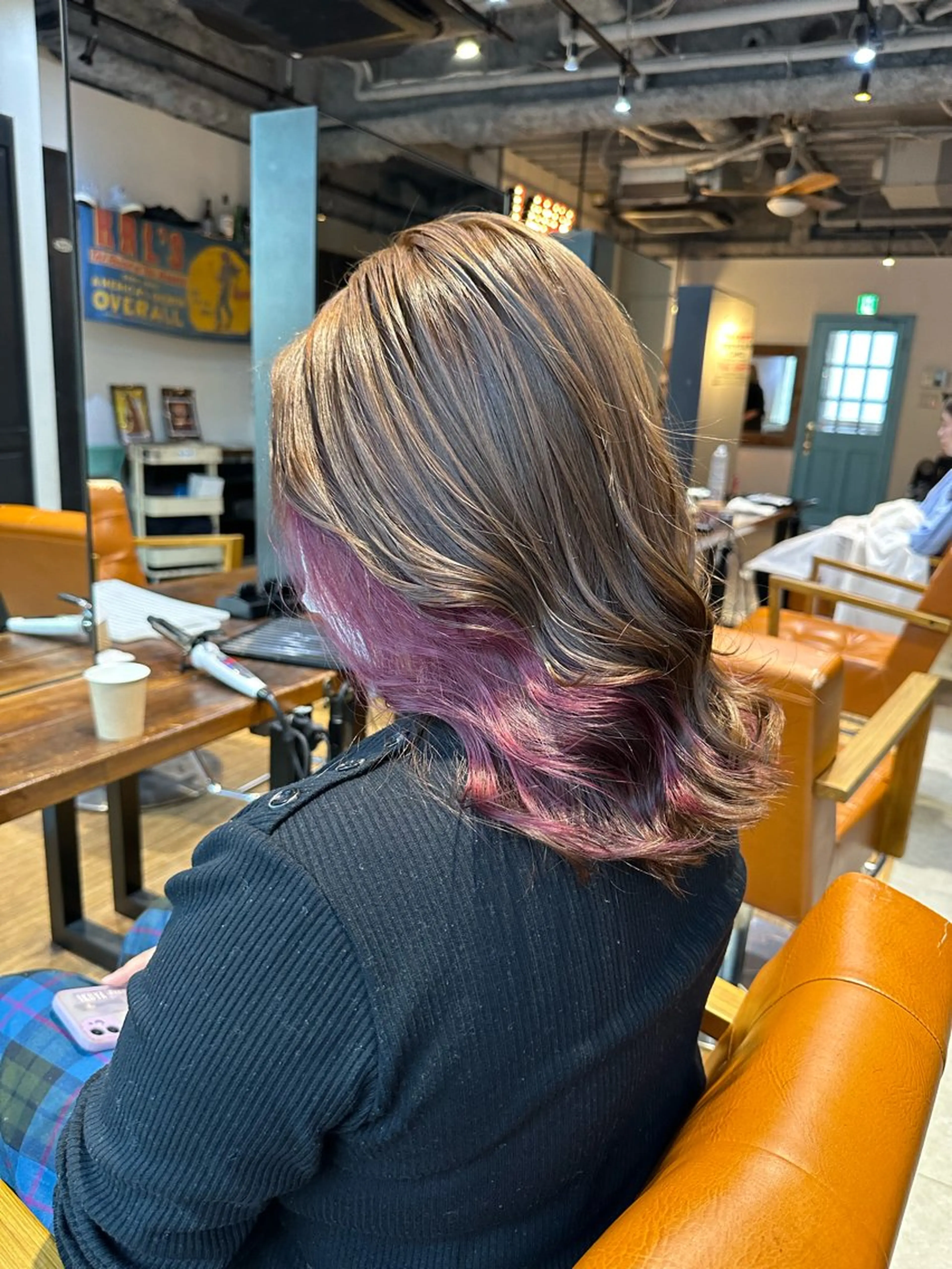 【流行りのトレンド💕】　カット✂︎＋インナーカラー🐳＋ダメージケアトリートメント   ※フルカラーですの写真