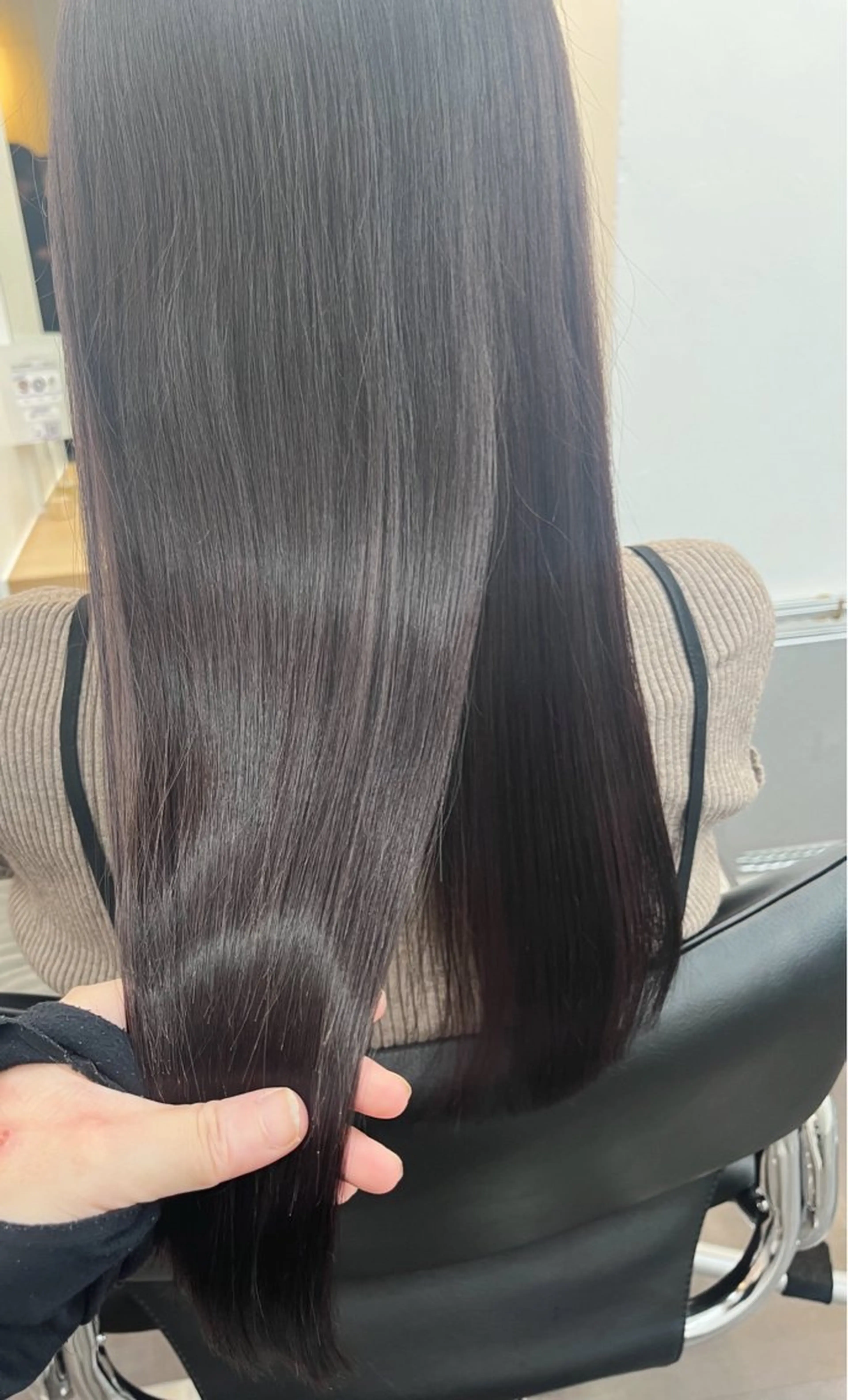 ロング カラー ディープパープル パープルカラー トリートメント mai🐷髪質改善 🖤透ける暗髪🖤のヘアスタイル