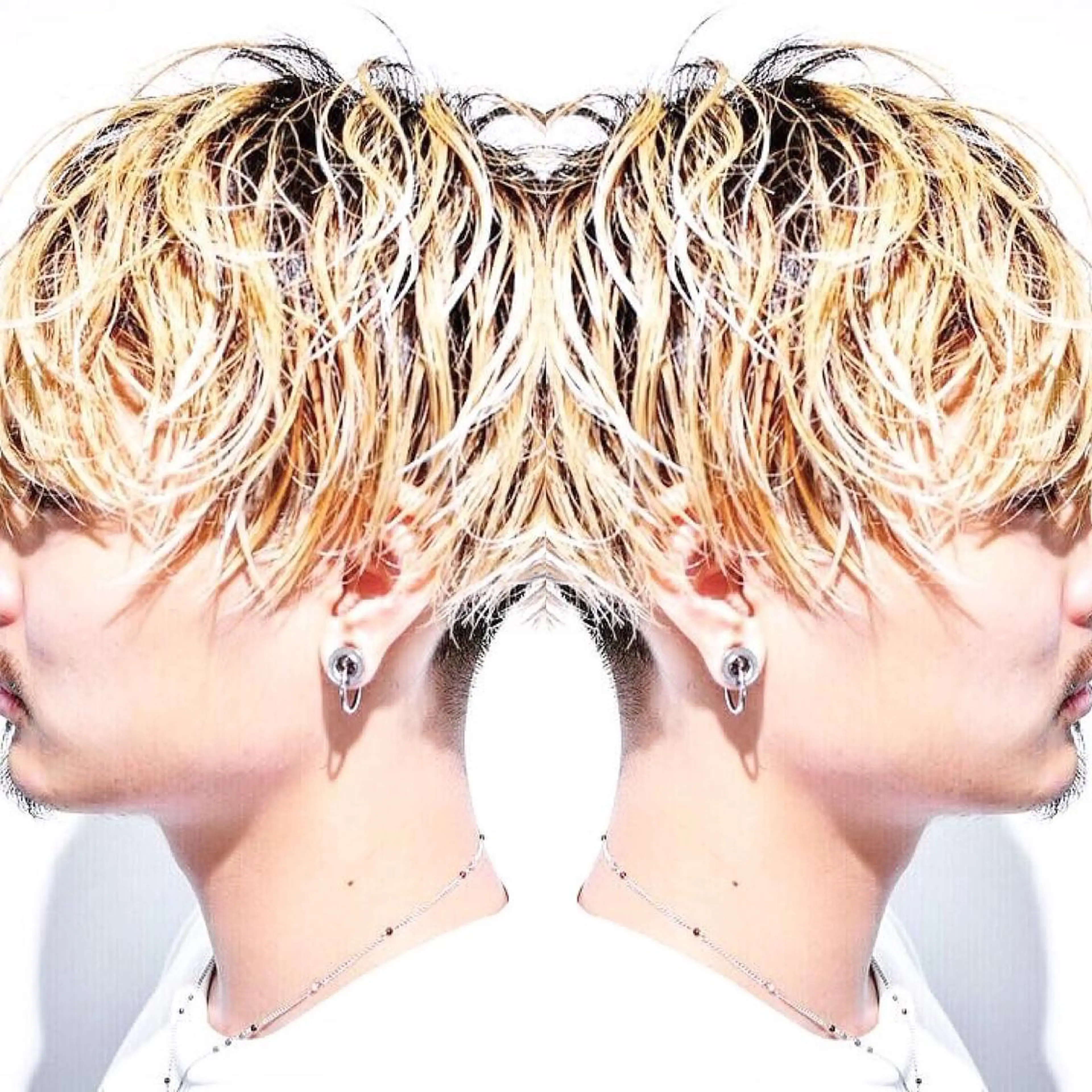 ショート カラー メンズ ブロンド イエローカラー 及川シゲル 髪質改善講師のヘアスタイル