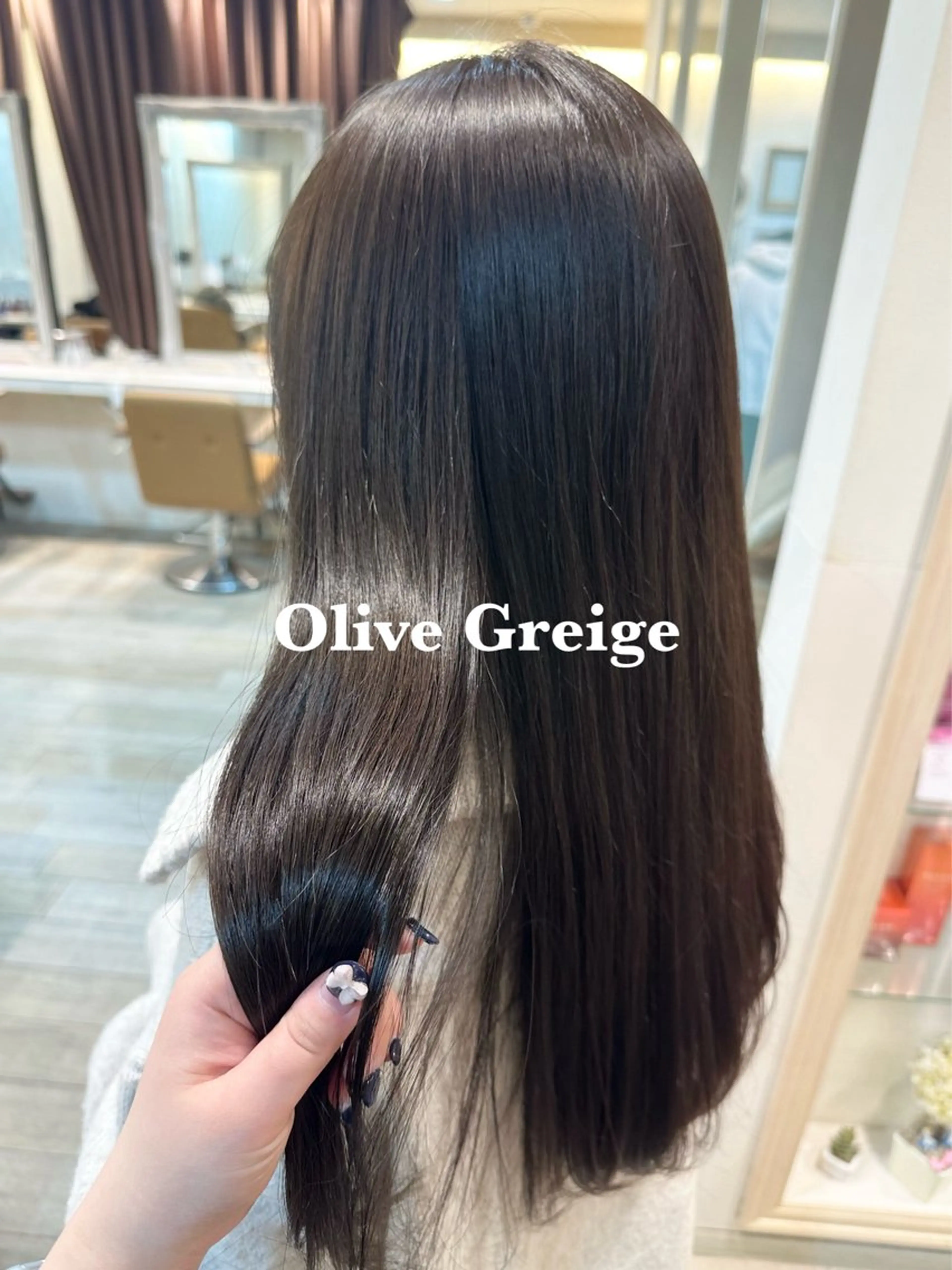 セミロング カラー ヘアアレンジ ベージュカラー ブリーチ ダブルカラー グレージュ インナーカラー 韓国ヘア/レイヤー 顔周りカット/ユキナのヘアスタイル