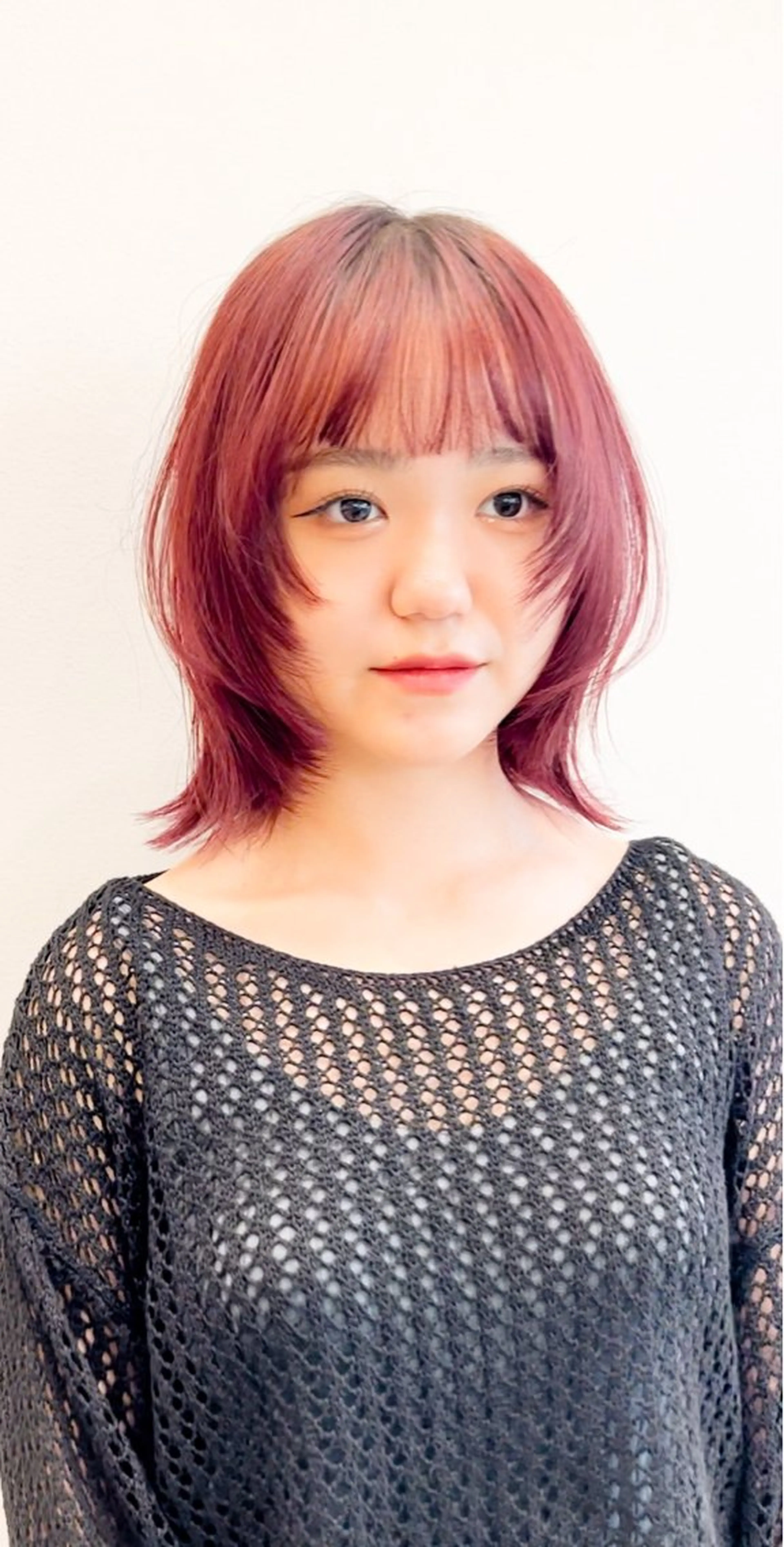 ミディアム カラー ブリーチ カシス ハイトーンカラー レッドカラー レイヤーカット 似合わせカット🫧 /パーマRINAのヘアスタイル