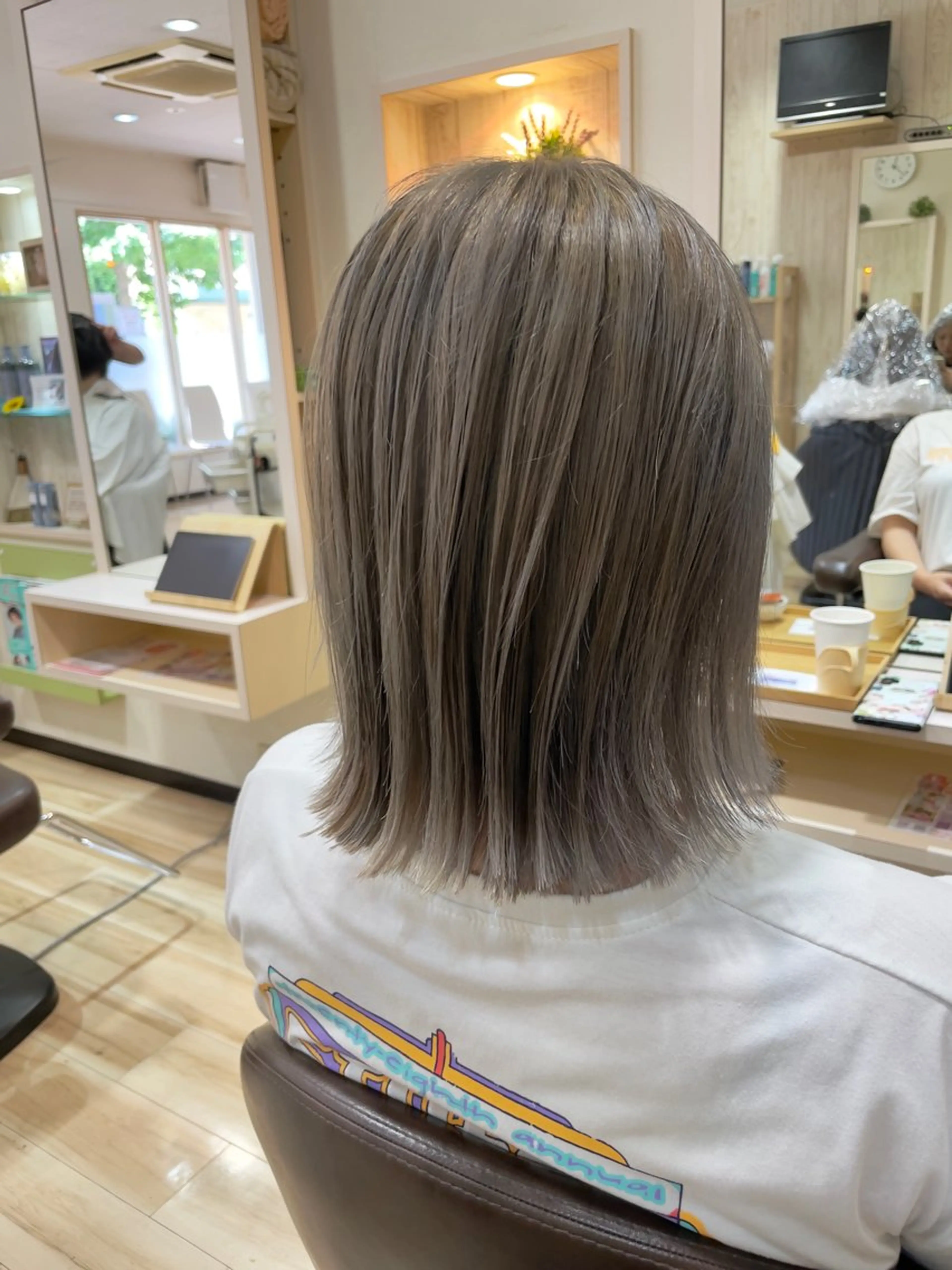 ミディアム カラー 🌈派手髪ハイトーン 🌈鈴木亮太🌈のヘアスタイル