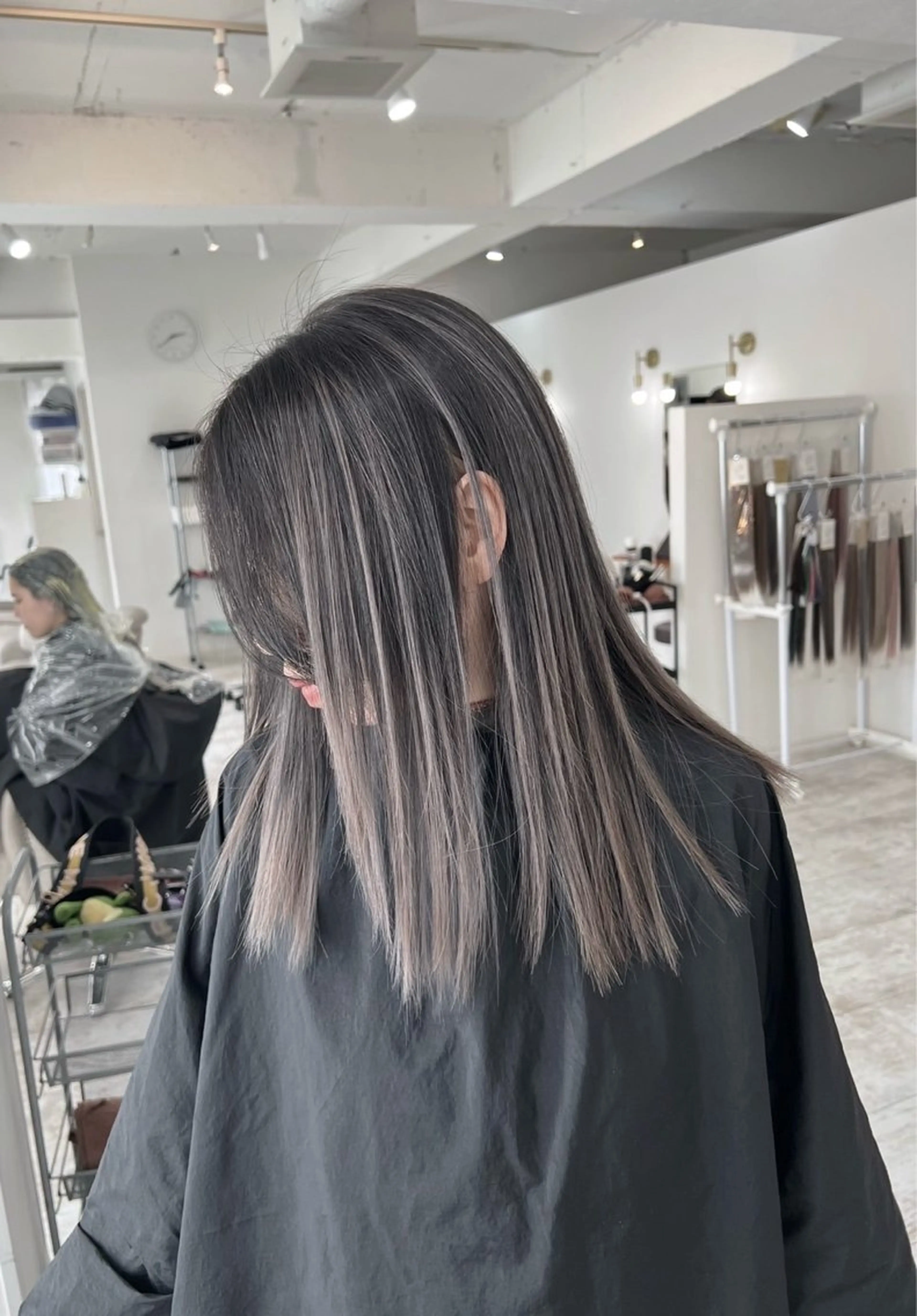 ミディアム カラー バレイヤージュ グレージュ レイヤーカット ヘアカラー トリートメント ROBIN所属・指名数No.1 /NAOYAのヘアスタイル