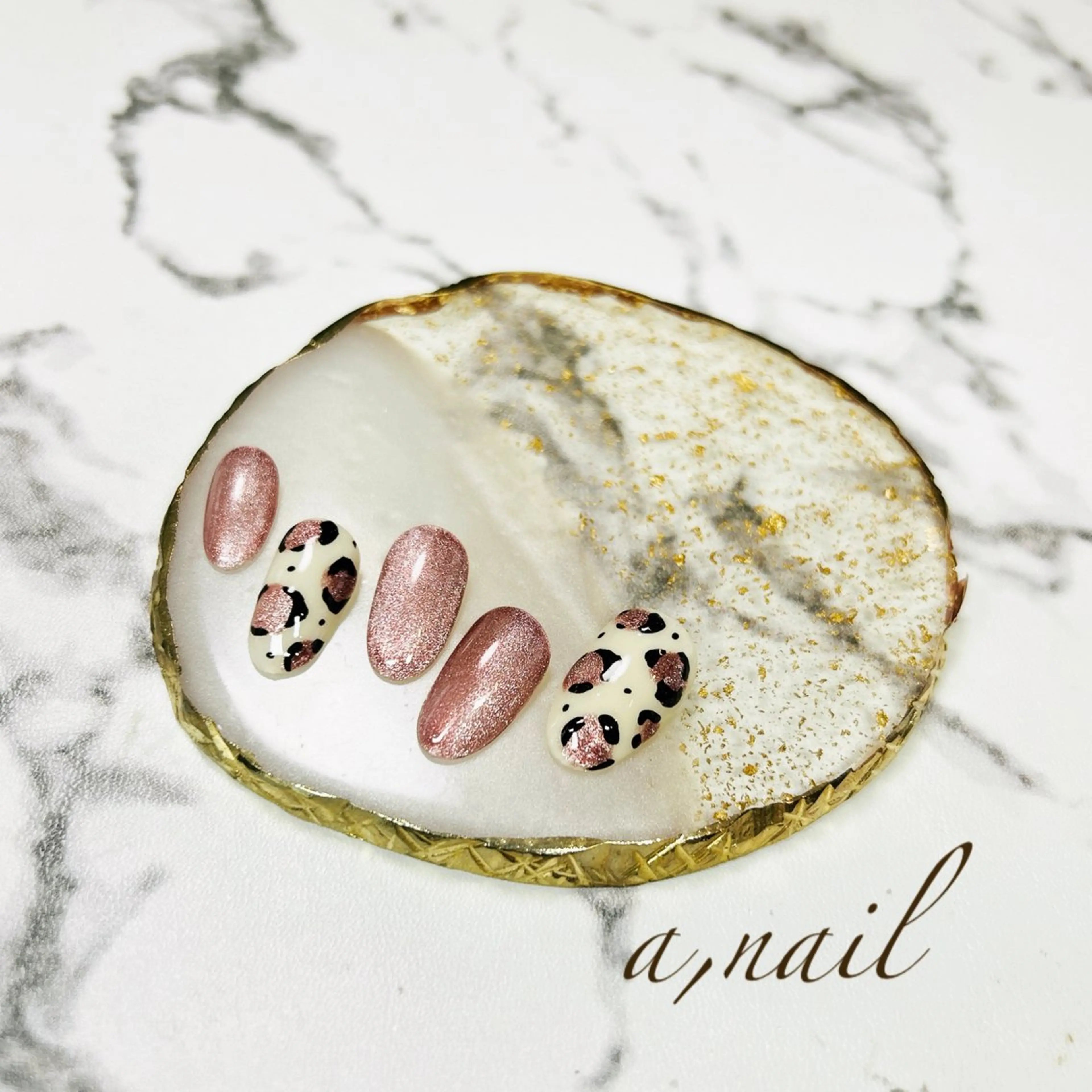 ネイル アニマル柄 キラキラネイル マグネットネイル シンプルネイル ハンドネイル ネイルサロン エーネイルのネイルデザイン