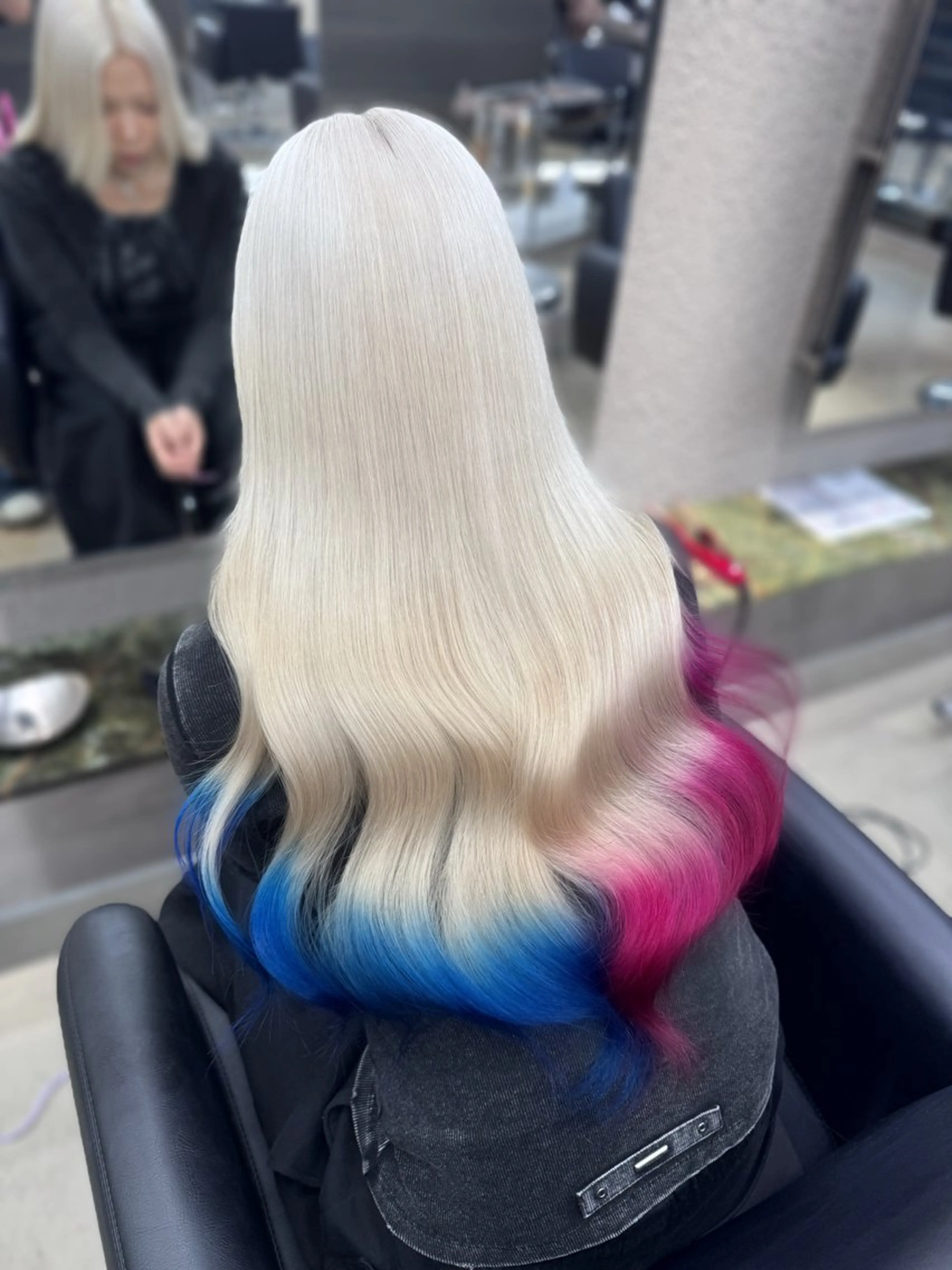 ロング ヘアカラー 吉澤 愛心のヘアスタイル