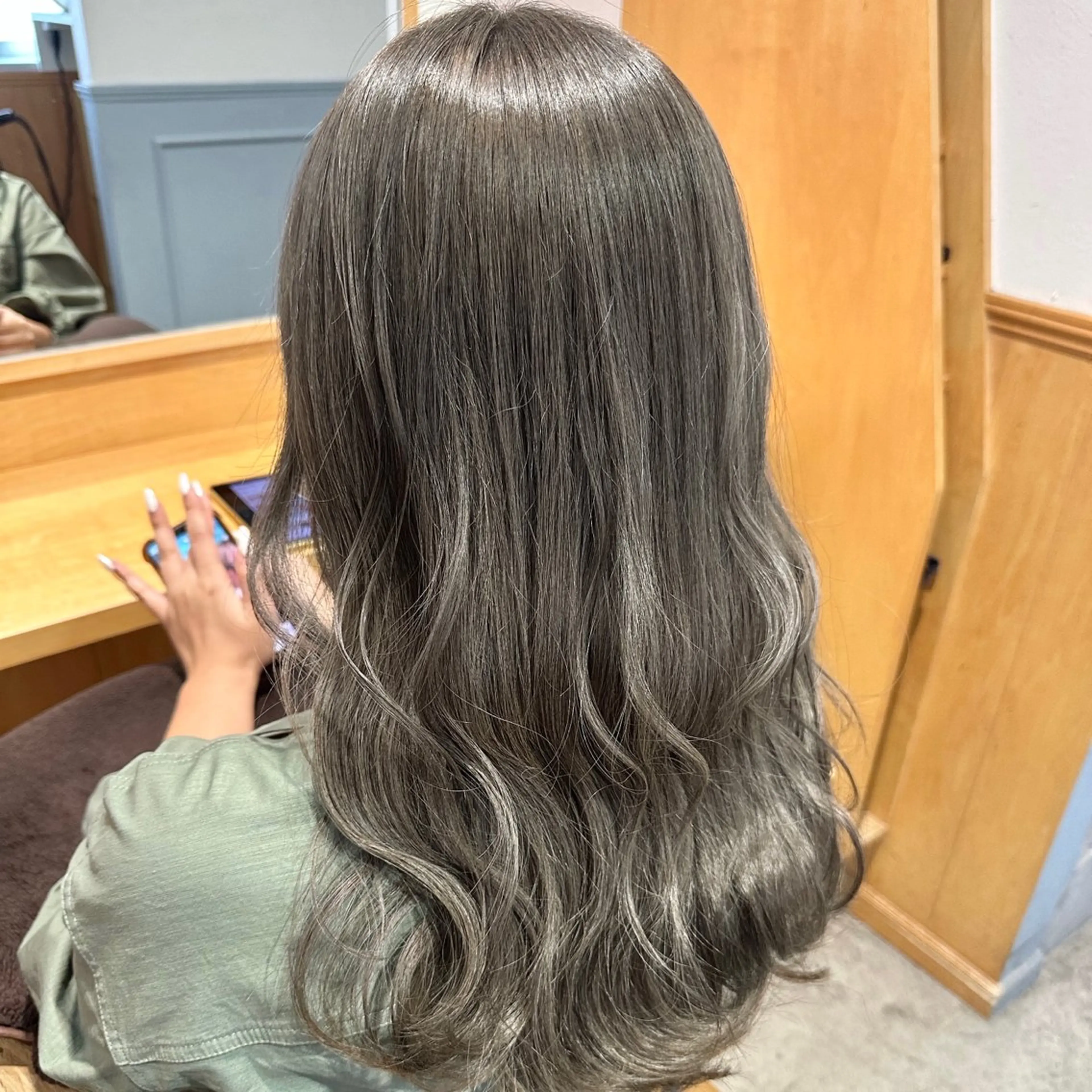 ロング ヘアカラー 🌈神バズり 100%色🌈のヘアスタイル