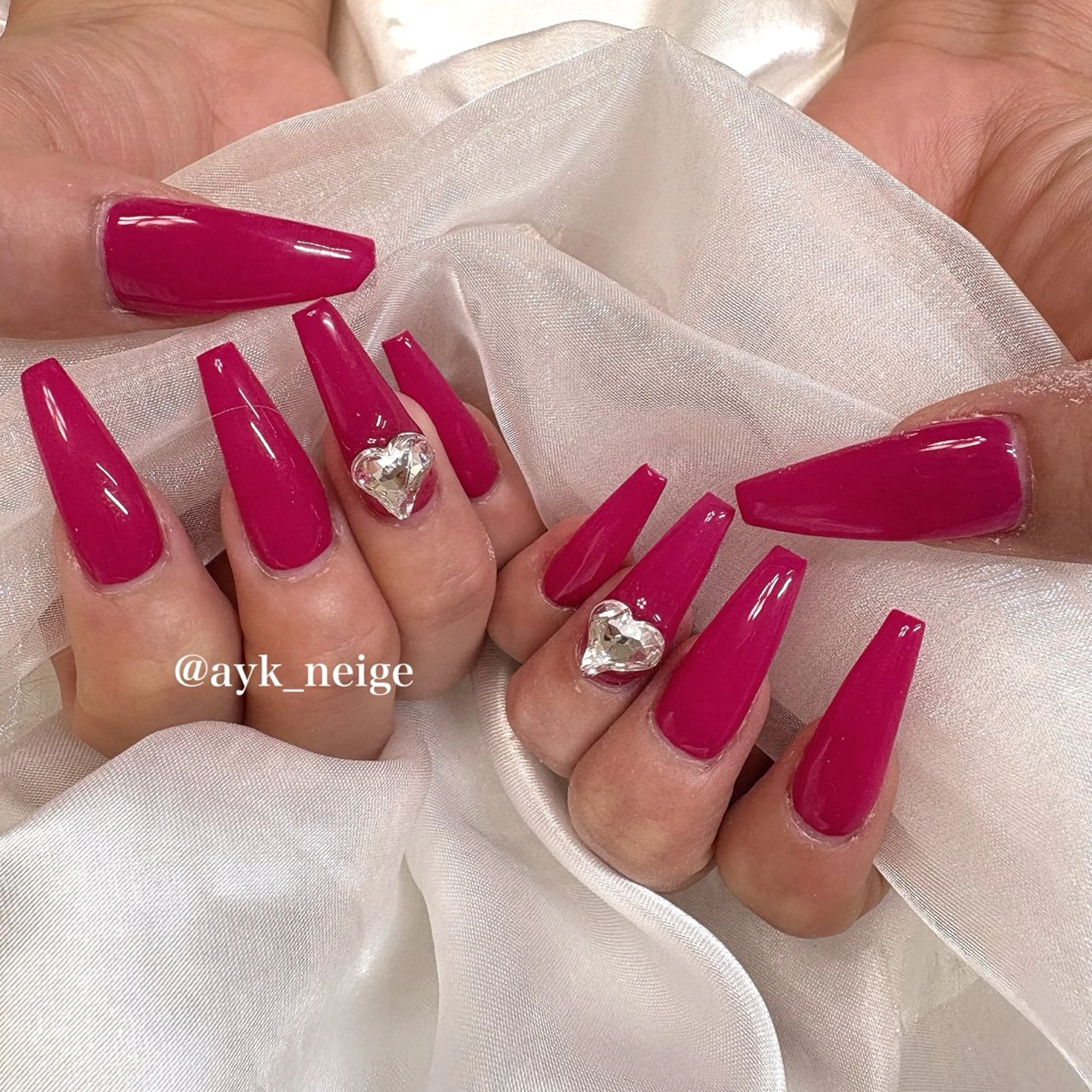 ネイル フットネイル キラキラネイル 韓国ネイル リボン シンプルネイル n'eige nail所属・大谷 綾香のネイルデザイン