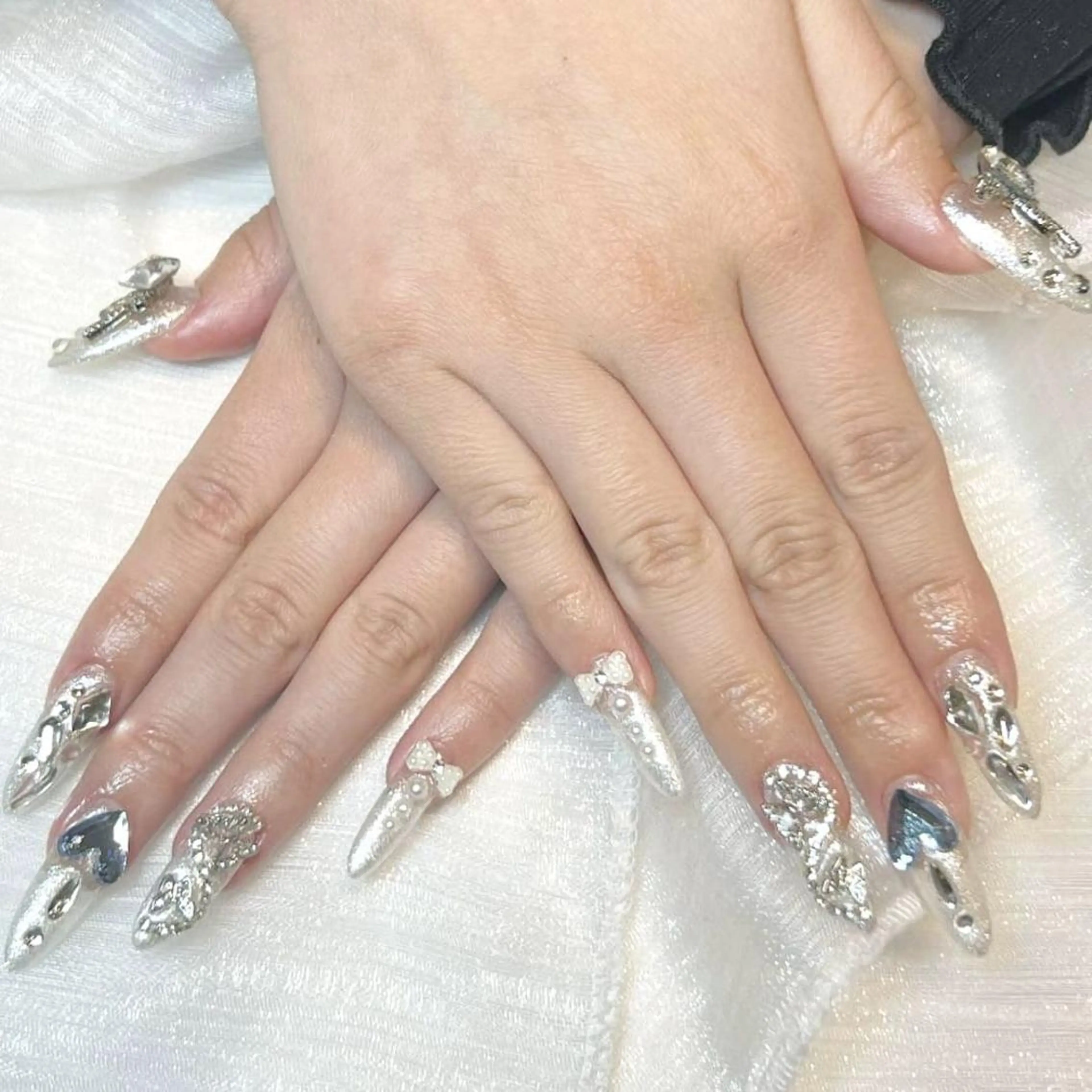 ネイル RAFFINE 月🦋🩵のネイルデザイン