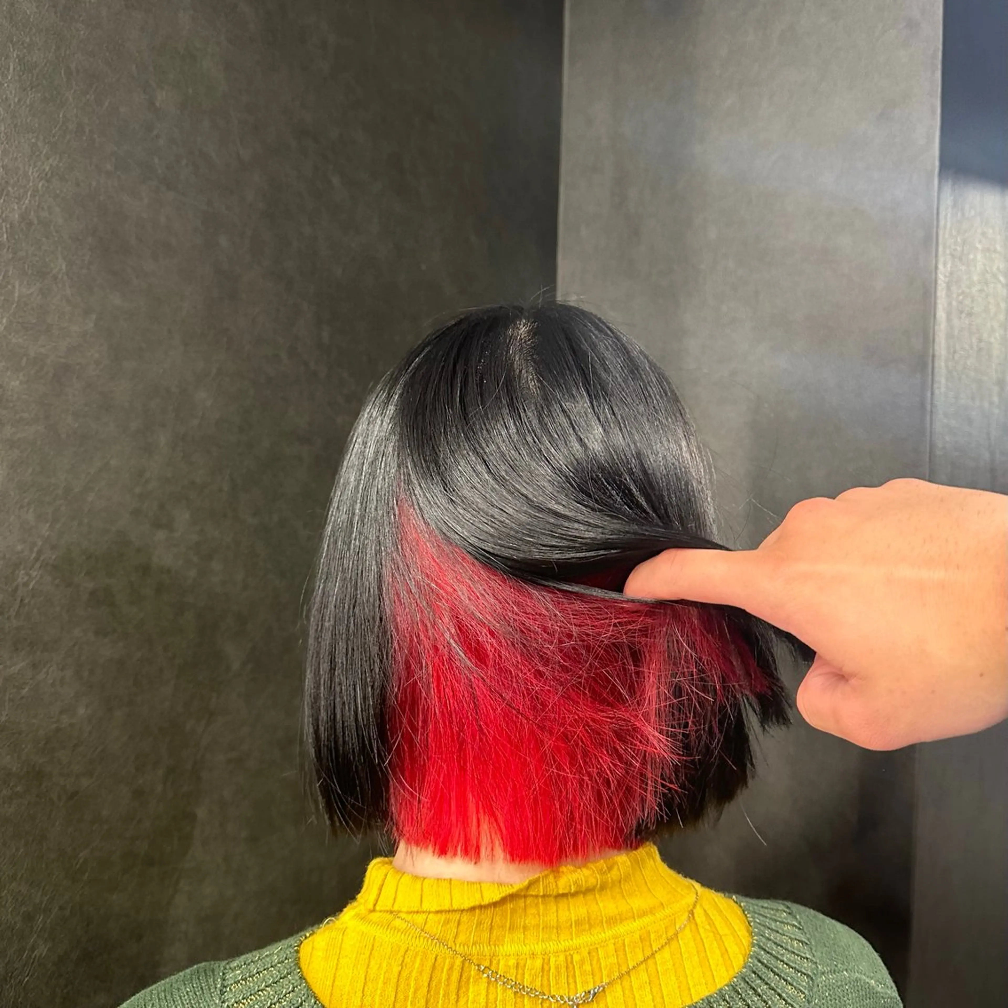 ショート カラー TAKUMI ハイトーン/ウルフのヘアスタイル