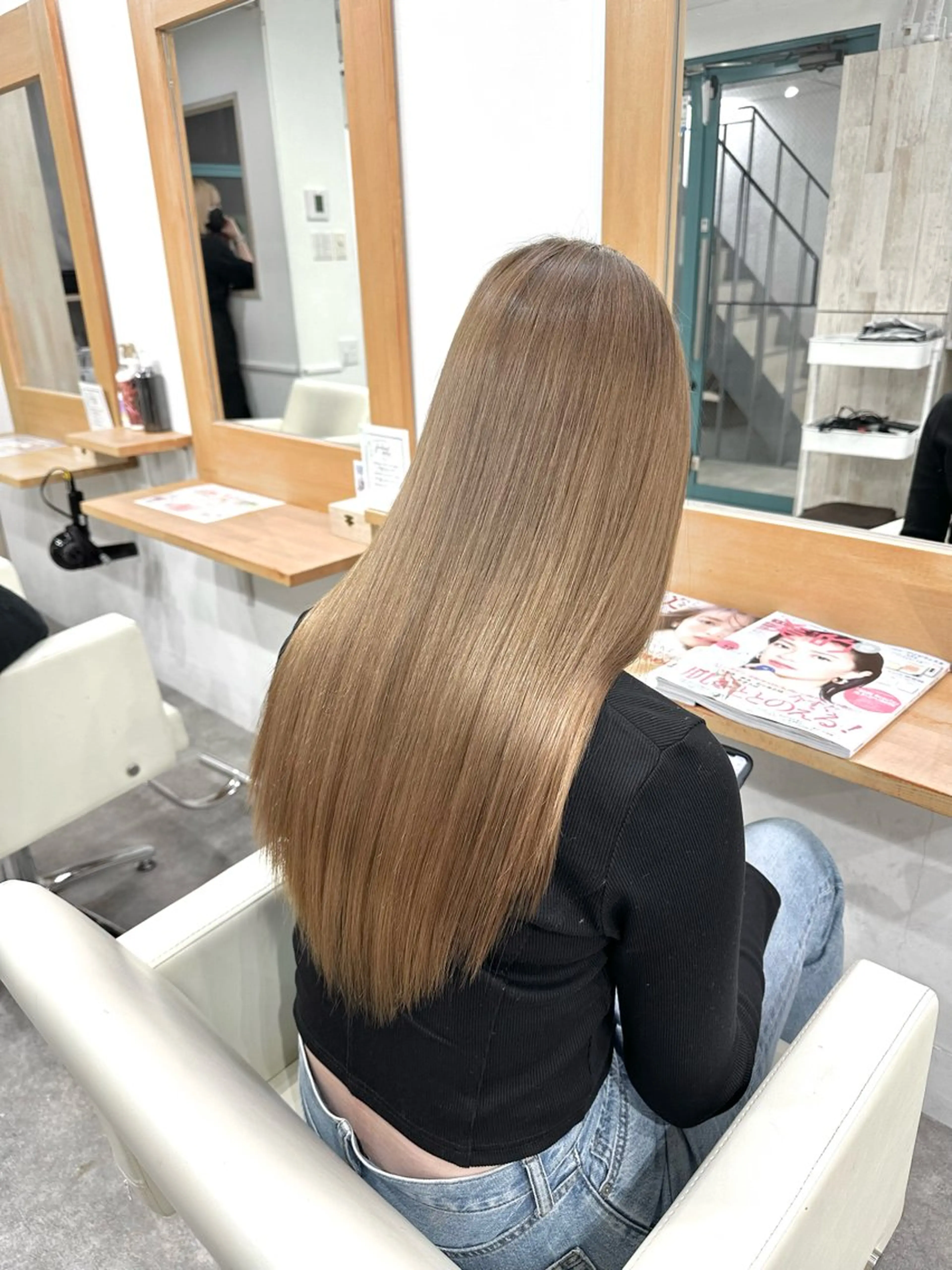 ロング カラー ヘアアレンジ アッシュ ベージュカラー ブリーチ カット ヘアカラー SALOWIN京都河原町Suite店所属・外国人風レイヤー/ ハイトーンSHUのヘアスタイル