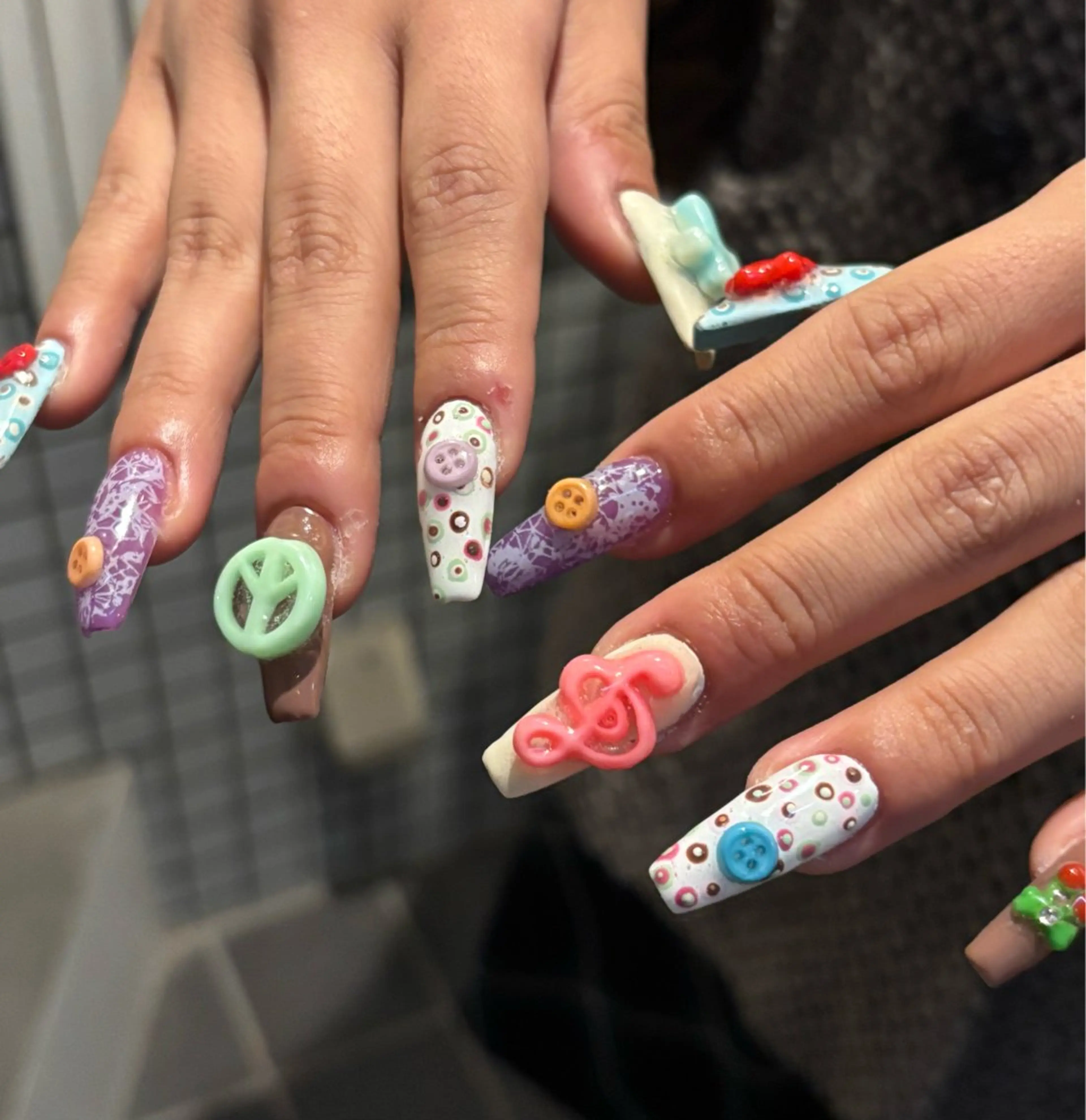 ネイル ハンドネイル 🪐富島彩夏 /海外nail🪐のネイルデザイン