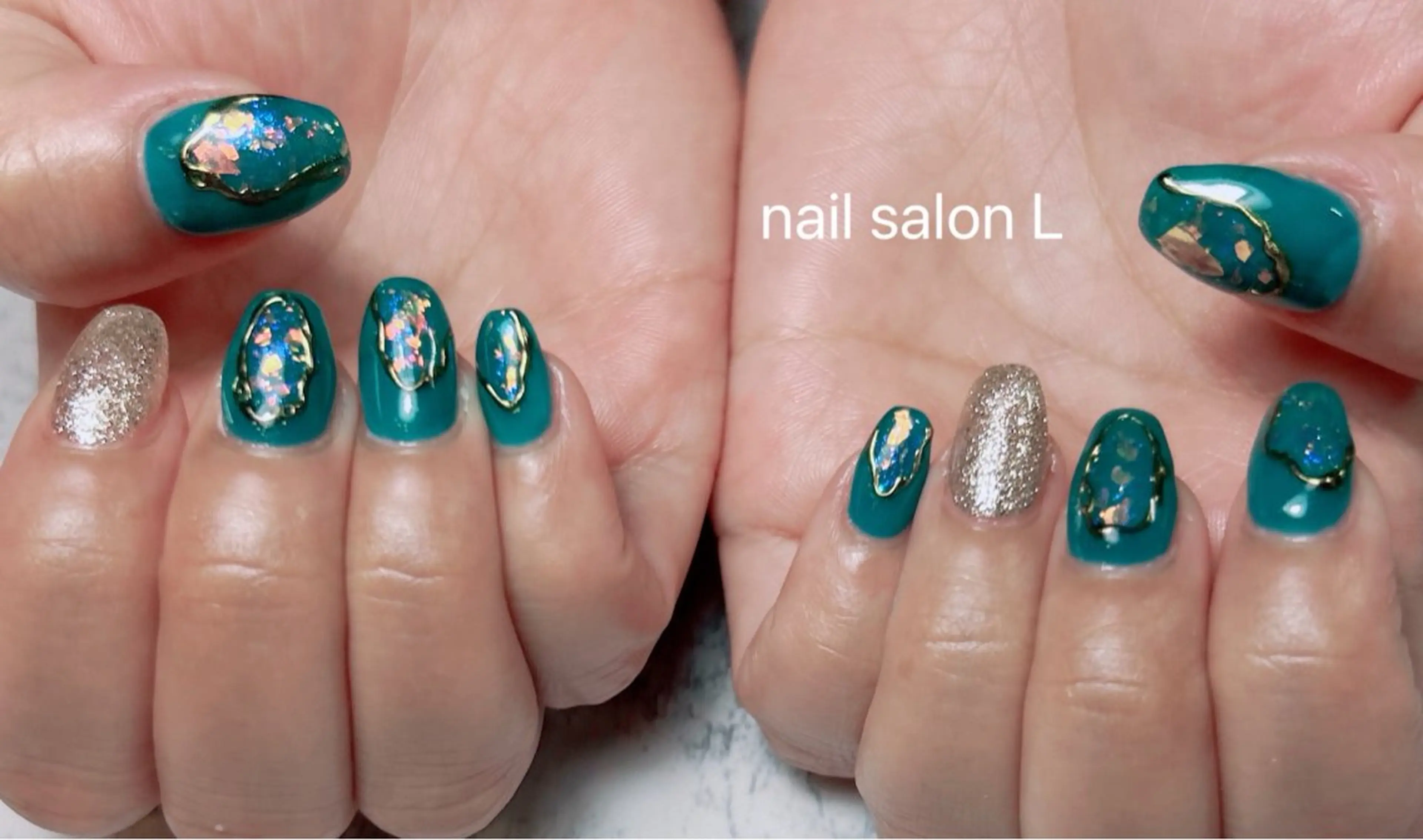 ネイル ゴールド グリーン ラメ(グリッター) ハンドネイル 吉川市 ネイルサロンLのネイルデザイン