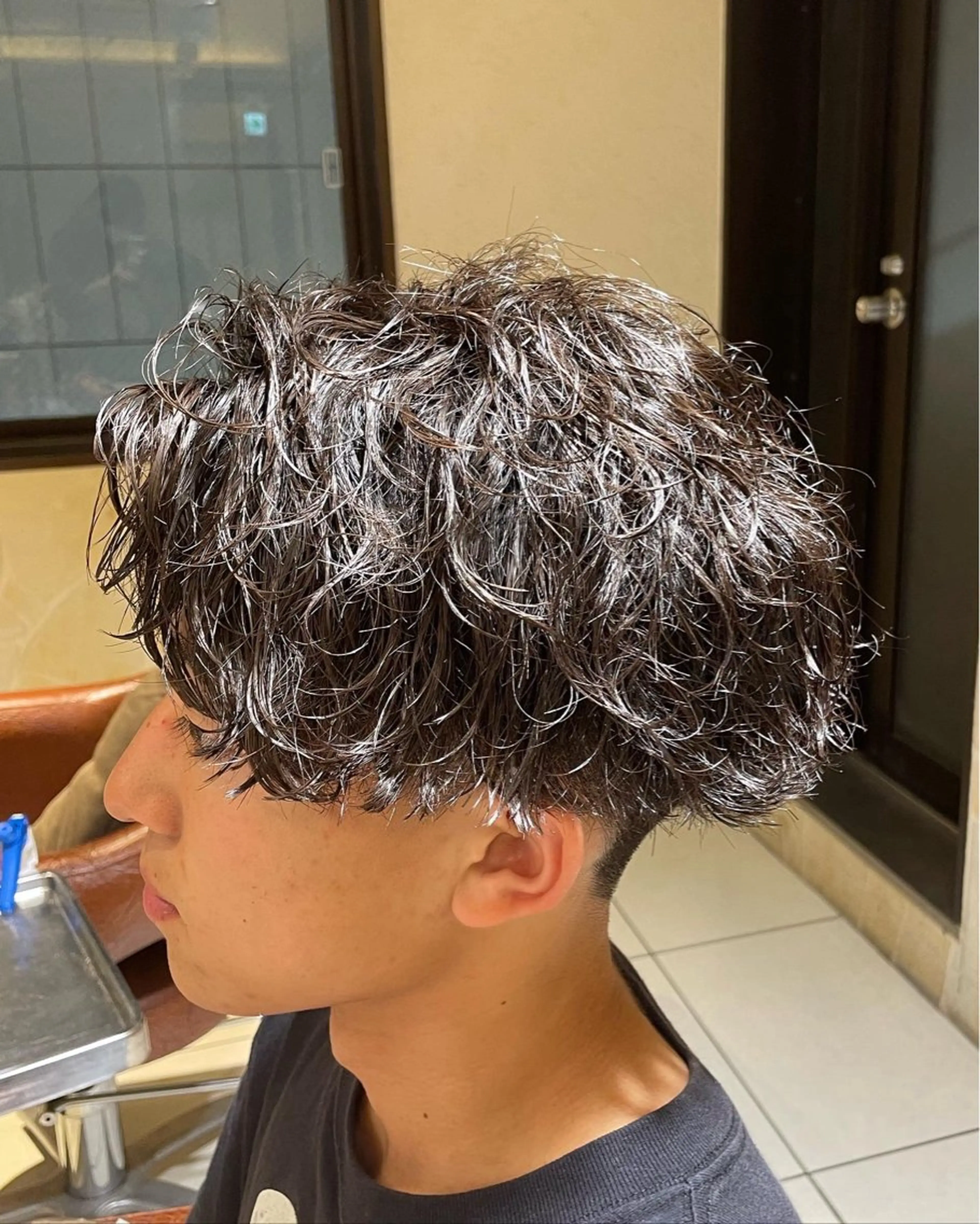 ショート パーマ メンズ メンズパーマ 新宿メンズパーマ メンズバレイヤージュのヘアスタイル