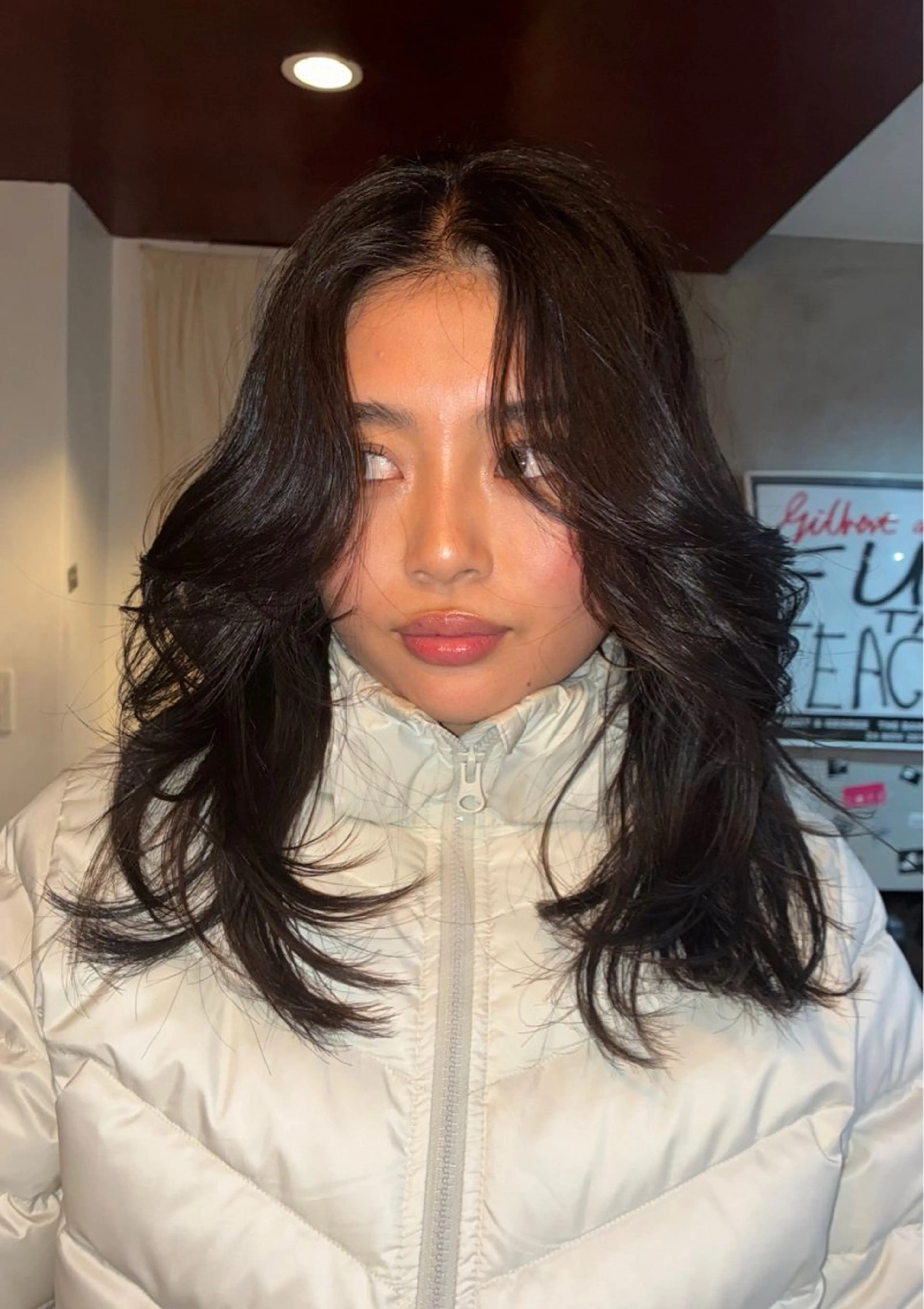 セミロング カット 坂入 美帆のヘアスタイル