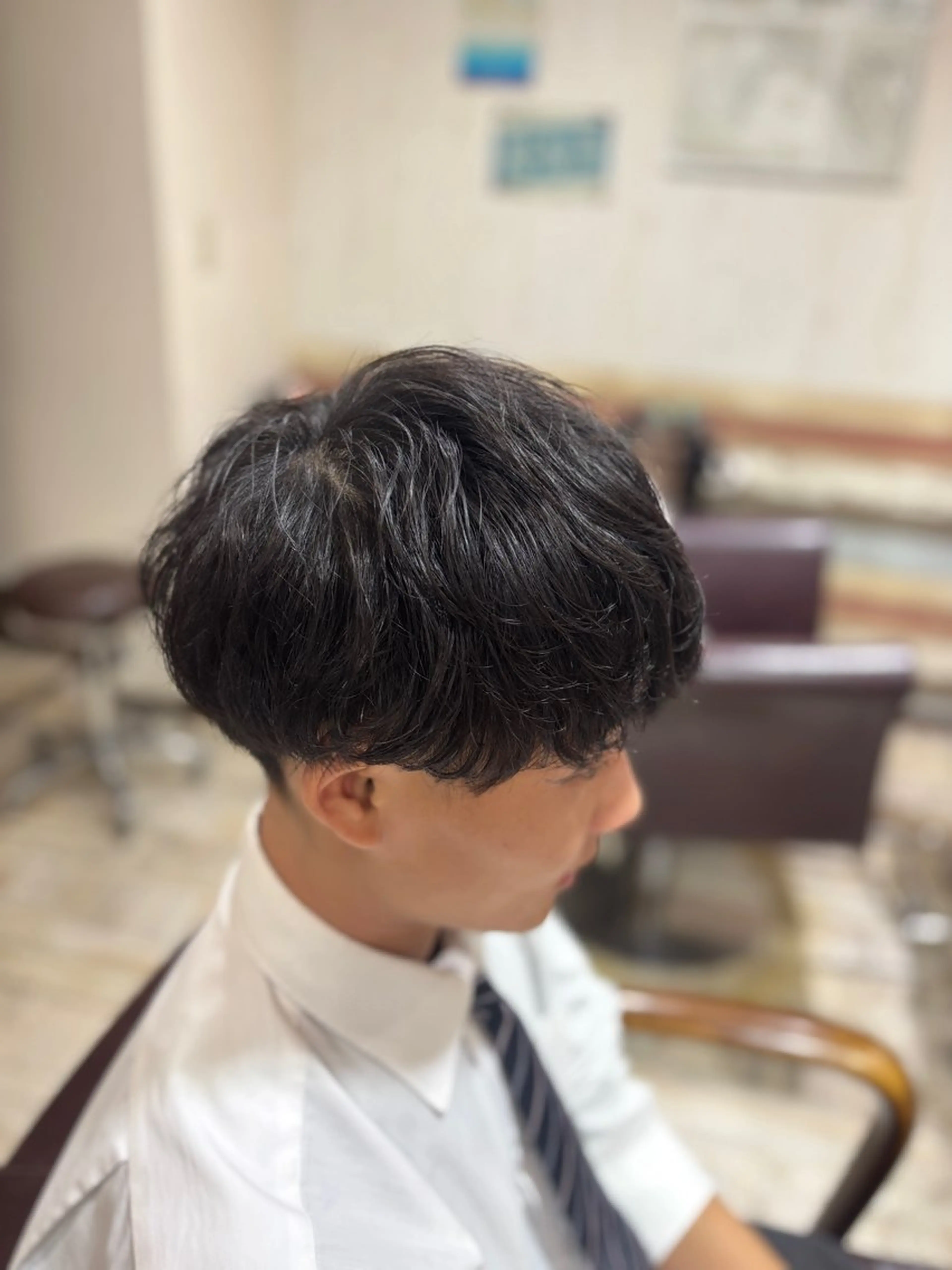 ショート パーマ メンズ ダウンパーマ フェザーパーマ メンズ韓国風 メンズパーマ 刈り上げ カット パーマ 💥桜木町メンズ専門 💥ルキの眉毛・アイブロウイメージ